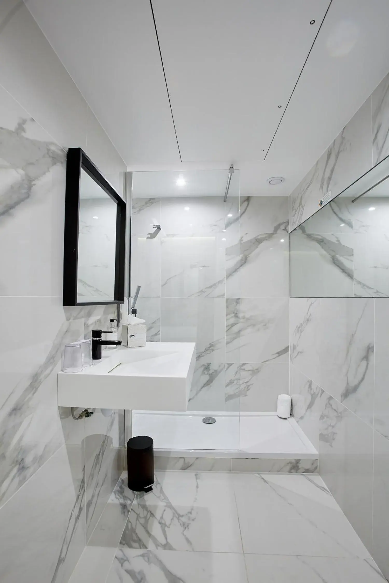 Bathroom in Best Western Plus Paris Meudon Ermitage Bathroom in Best Western Plus Paris Meudon Ermitage