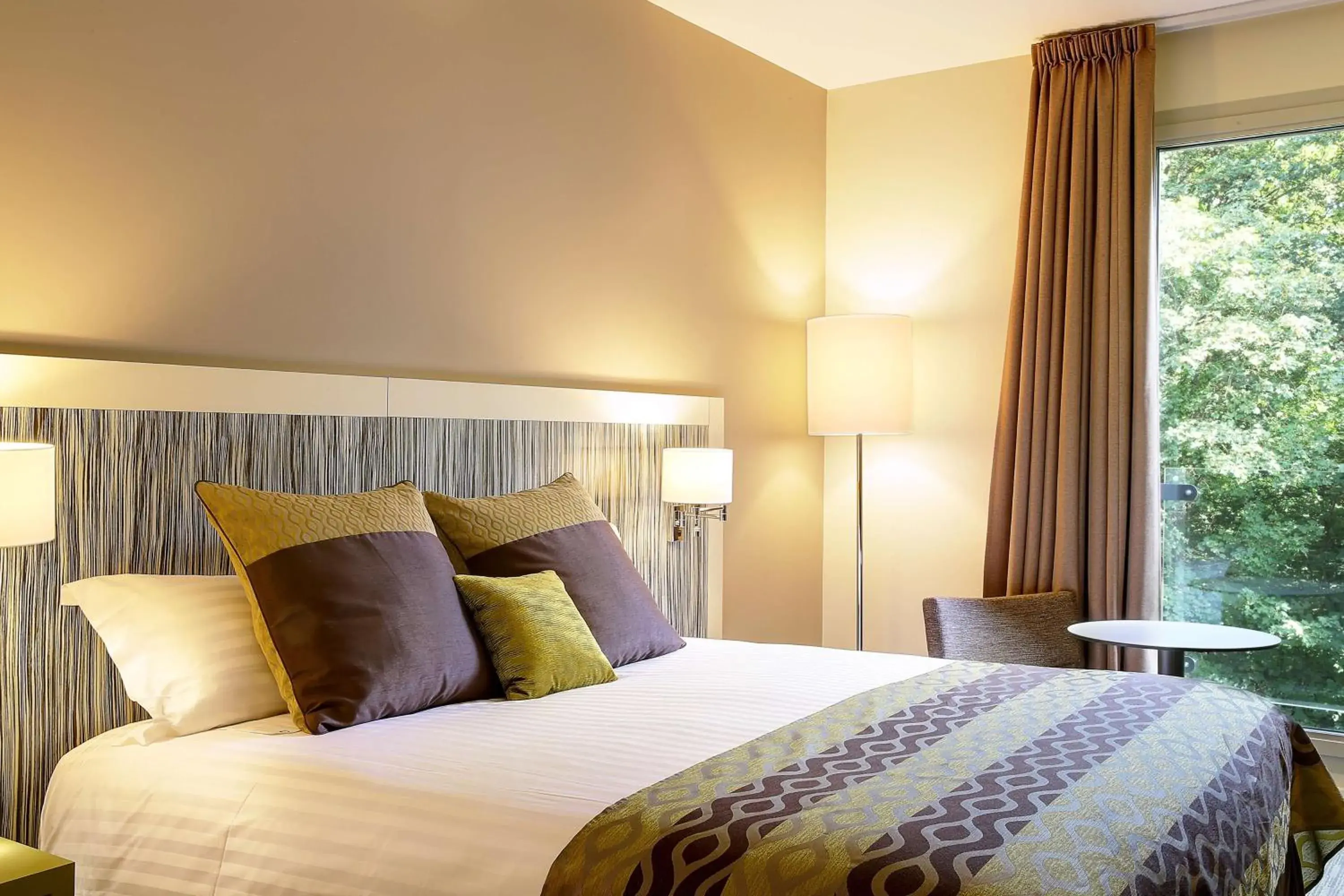 Photo of the whole room, Bed in Best Western Plus Paris Meudon Ermitage Photo of the whole room, Bed in Best Western Plus Paris Meudon Ermitage