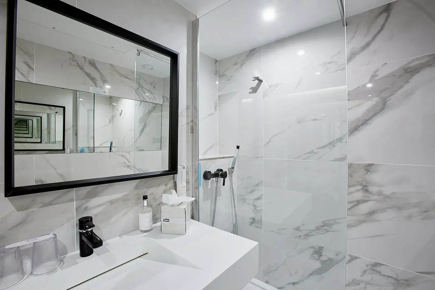 Bathroom in Best Western Plus Paris Meudon Ermitage Bathroom in Best Western Plus Paris Meudon Ermitage