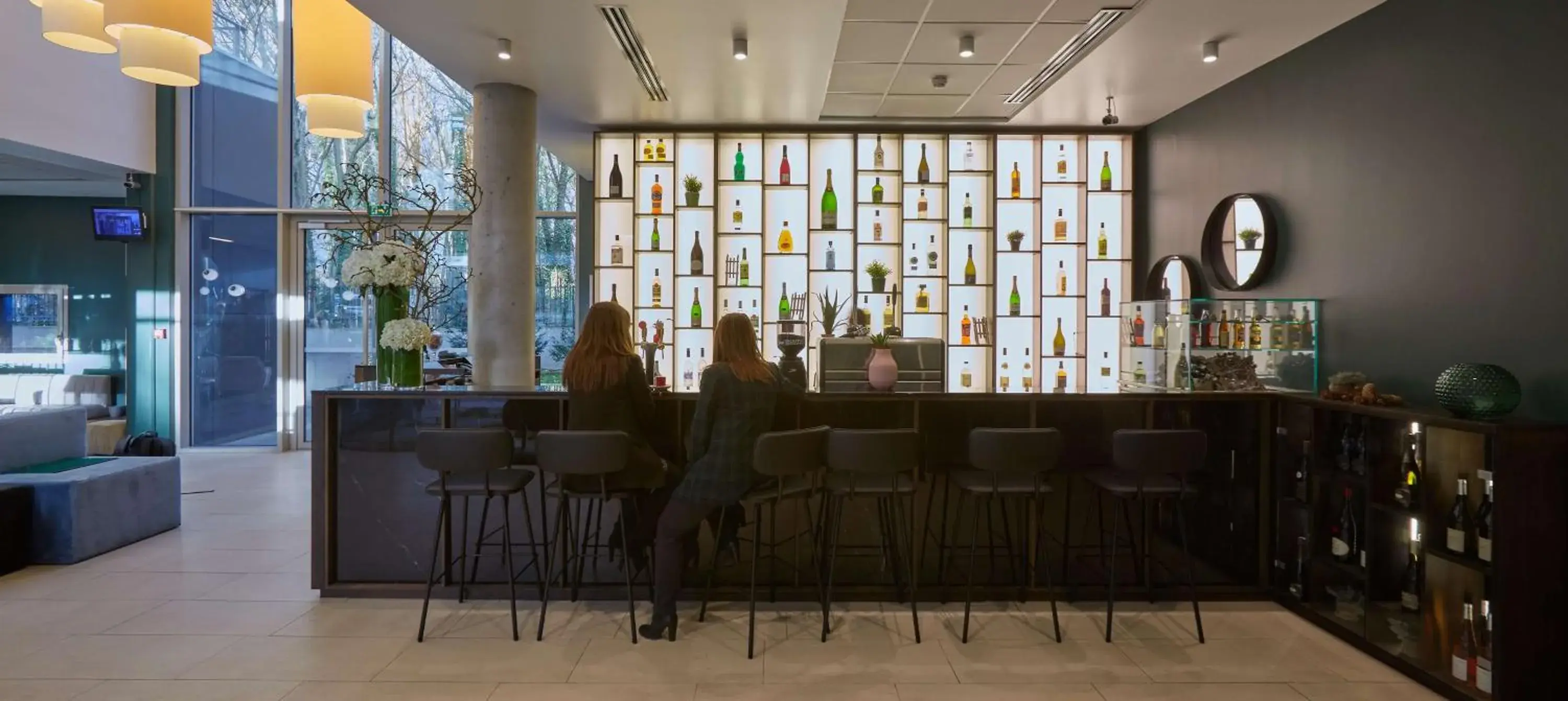 Lounge or bar in Best Western Plus Paris Meudon Ermitage Lounge or bar in Best Western Plus Paris Meudon Ermitage