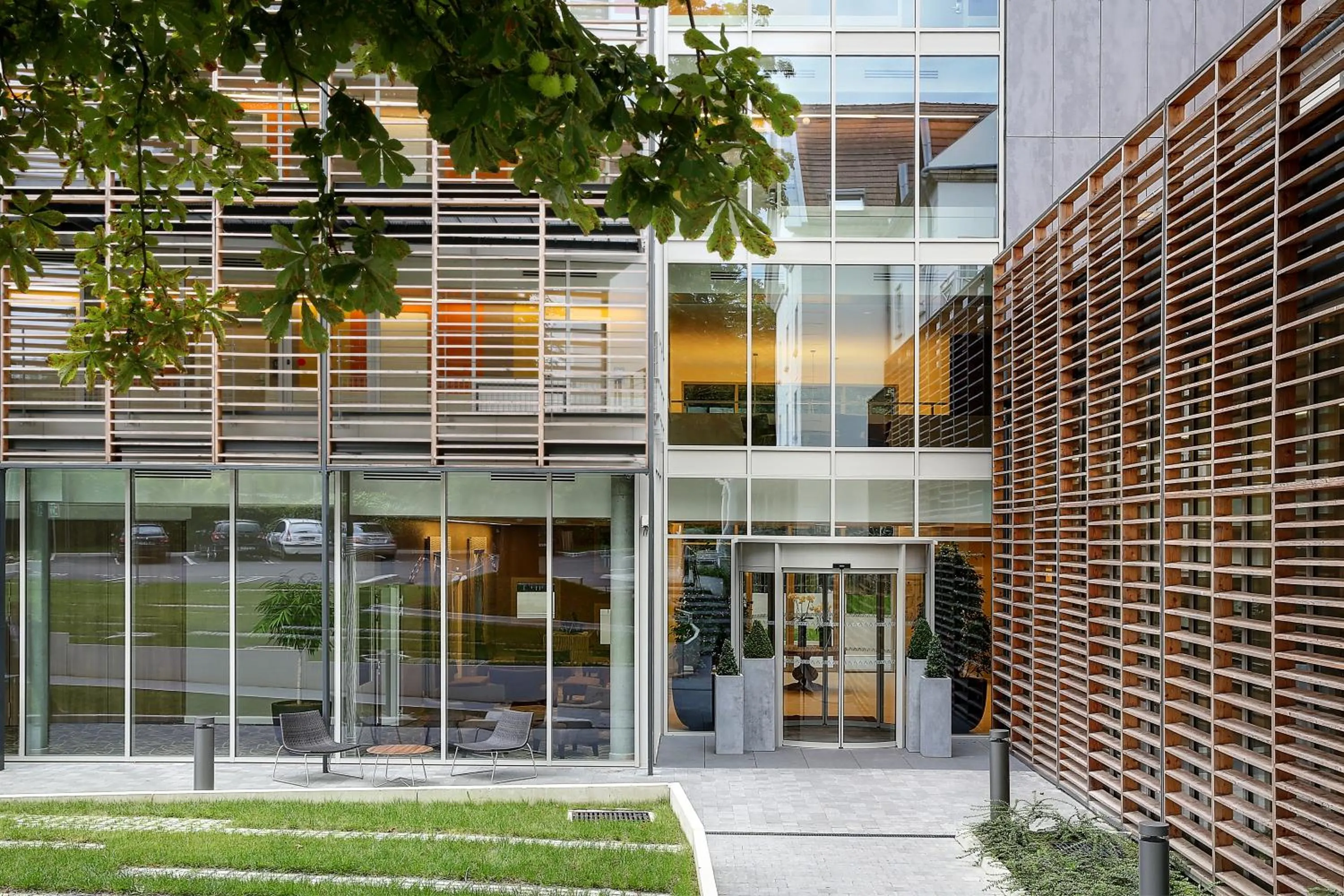 Facade/entrance in Best Western Plus Paris Meudon Ermitage