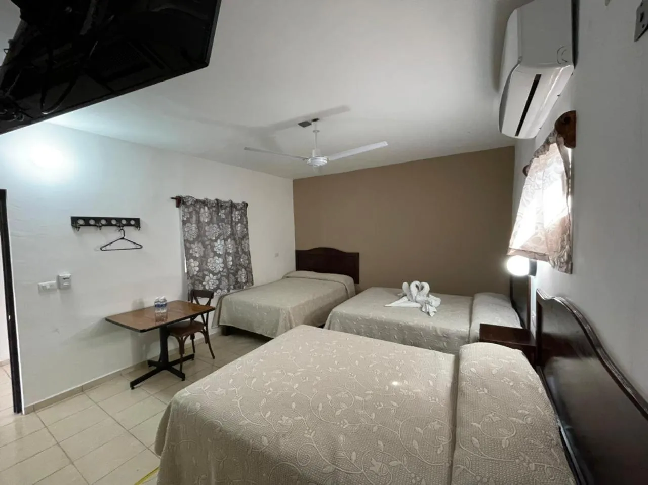 Photo of the whole room, Bed in Hotel Moreno