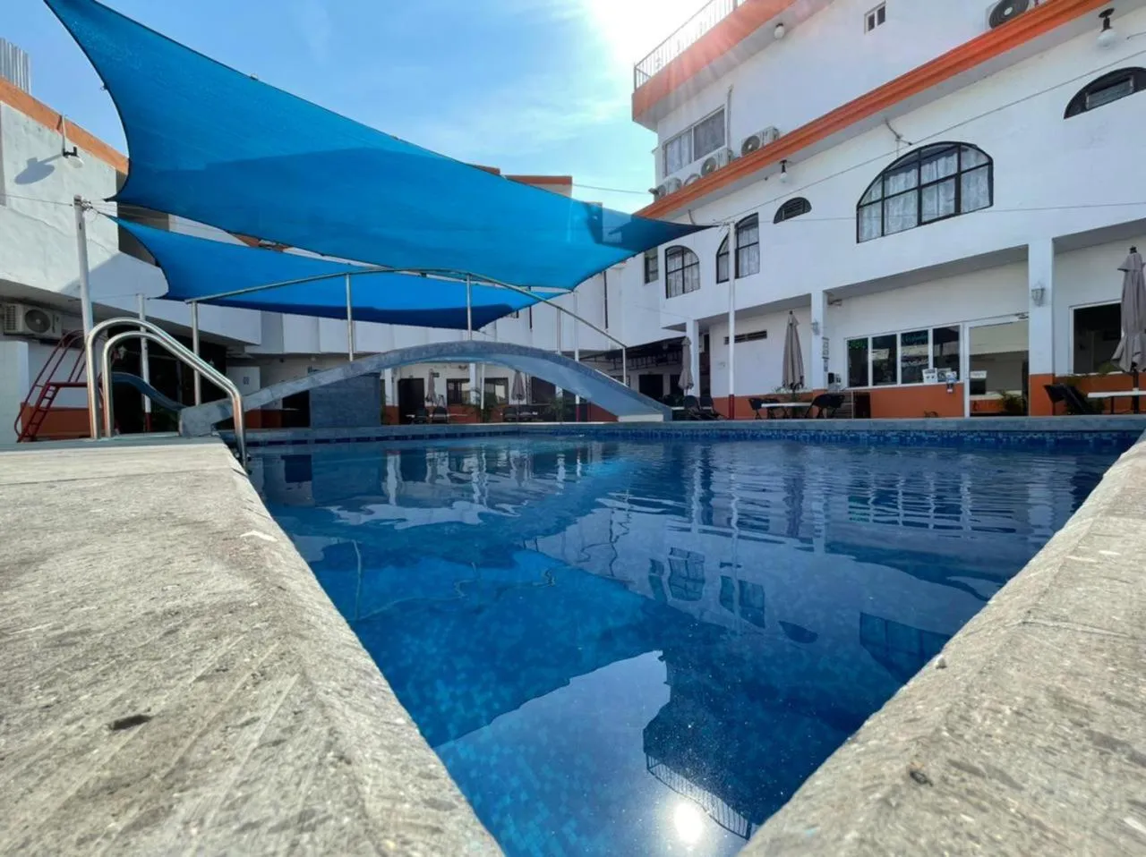 Swimming pool in Hotel Moreno