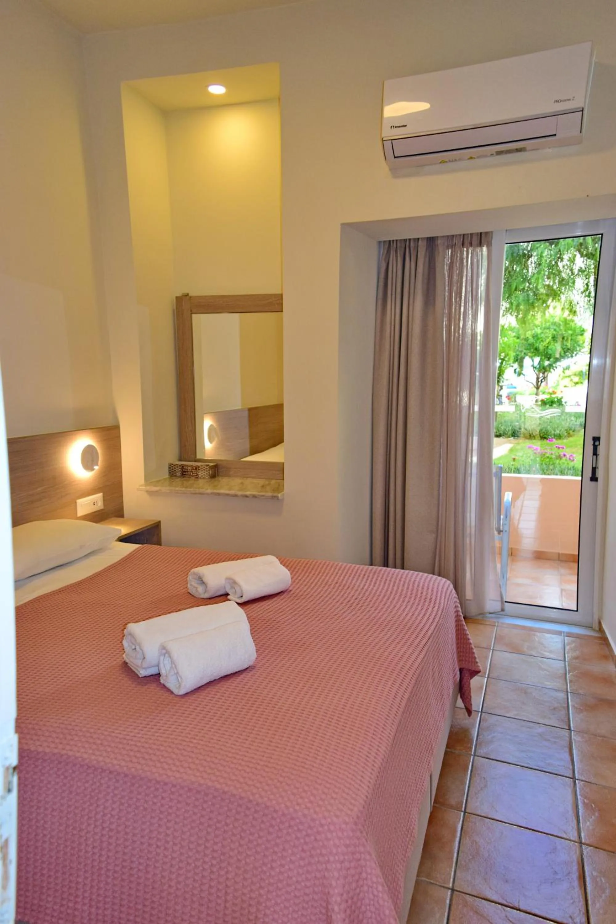 Bedroom, Bed in Melina Beach