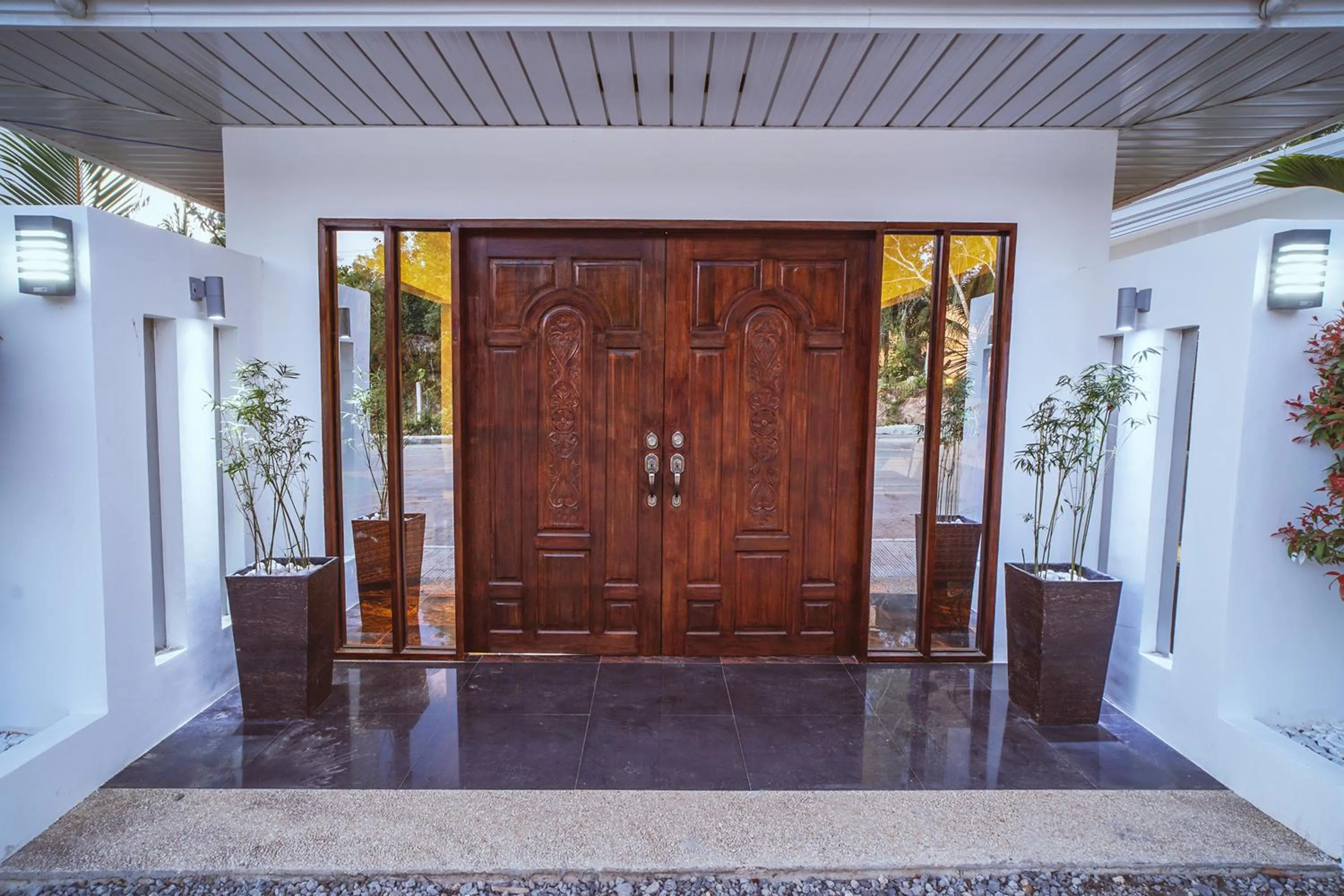 Facade/entrance in Quest Villa