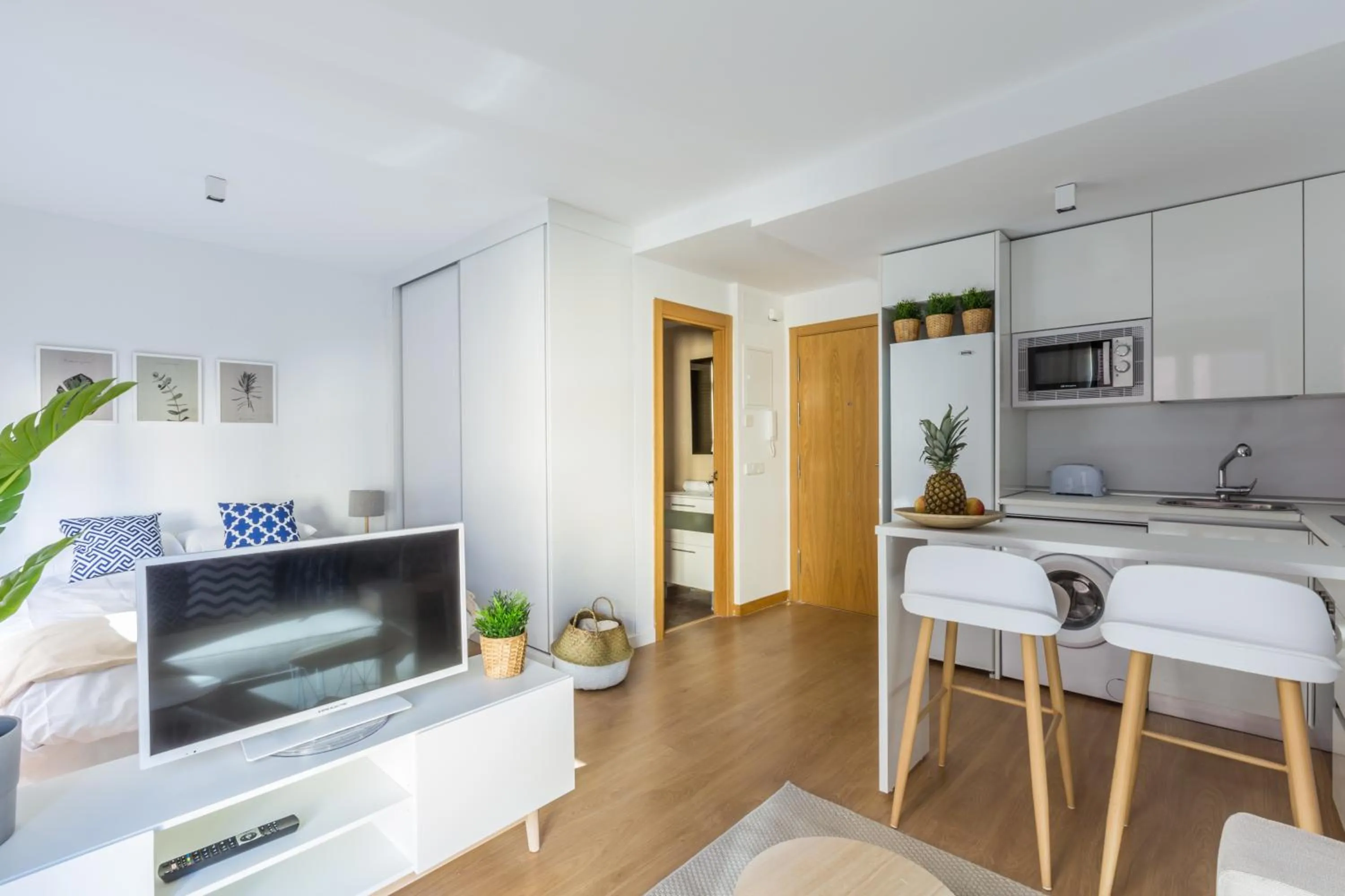 TV and multimedia in Horoko Apartments by gaiarooms