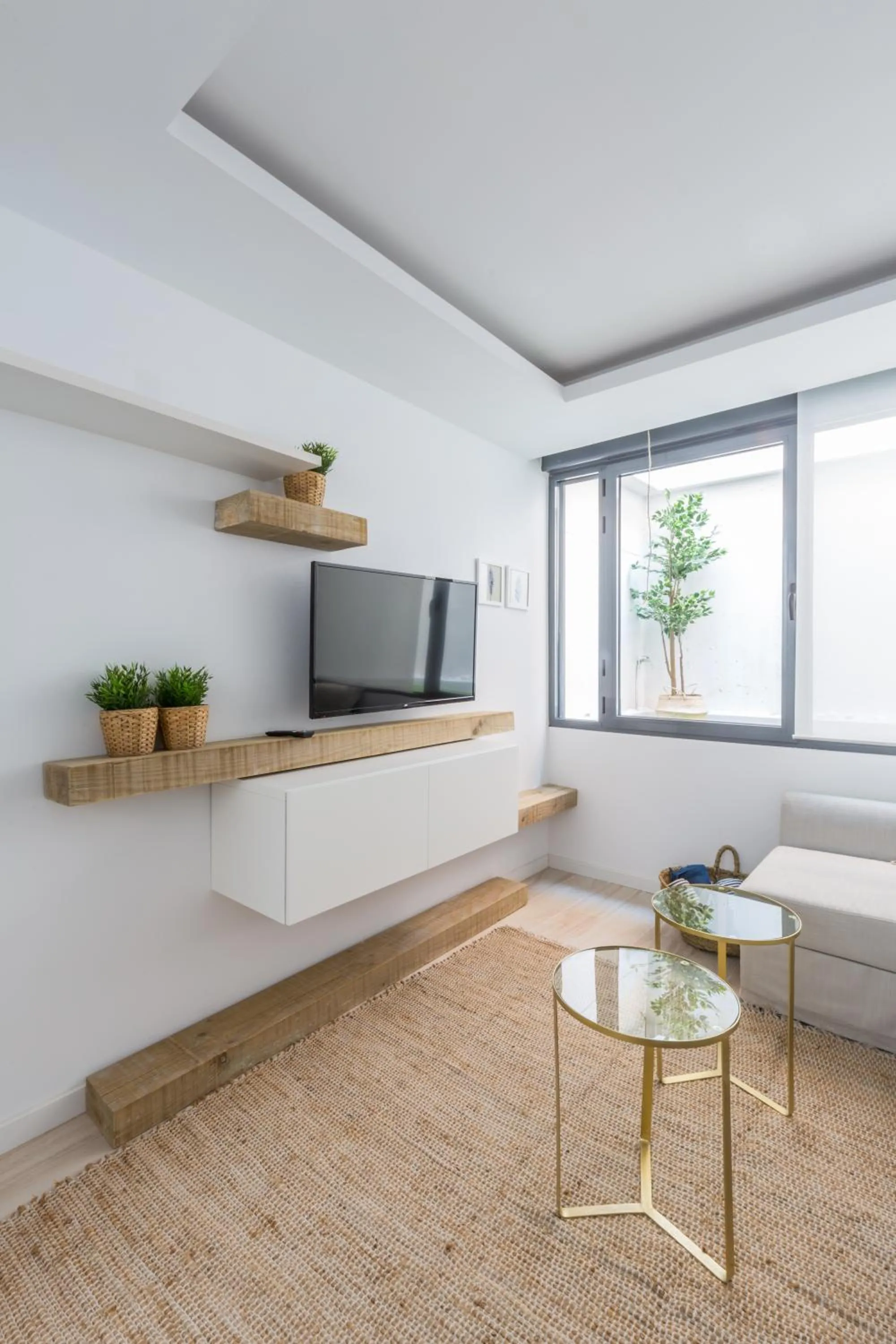 TV and multimedia in Horoko Apartments by gaiarooms