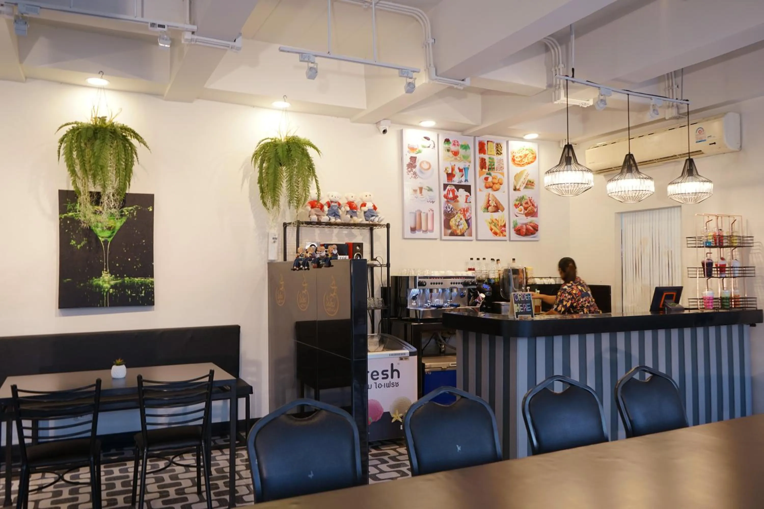 Restaurant/places to eat in Sabai Place Donmueang Airport