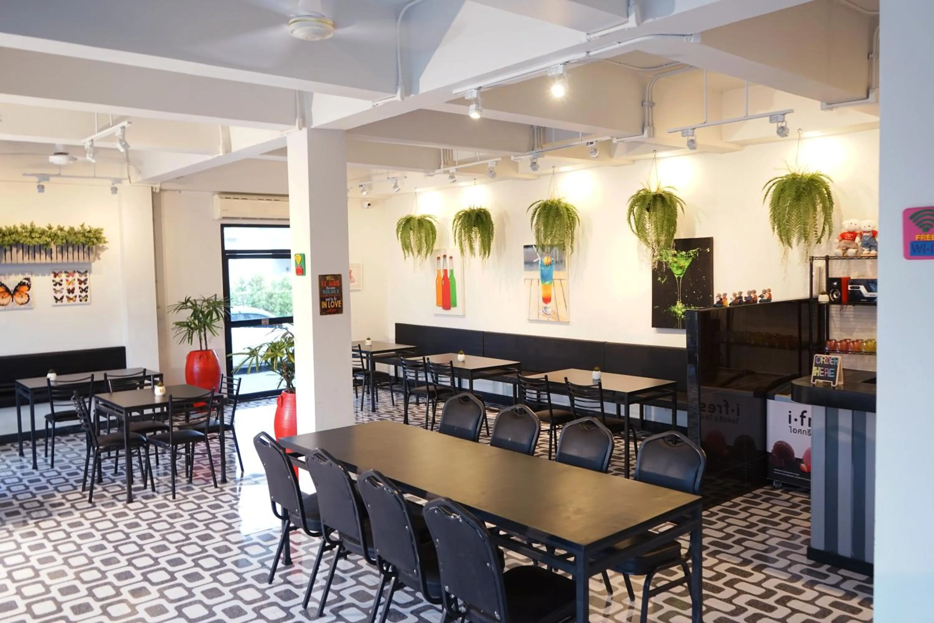 Restaurant/places to eat in Sabai Place Donmueang Airport