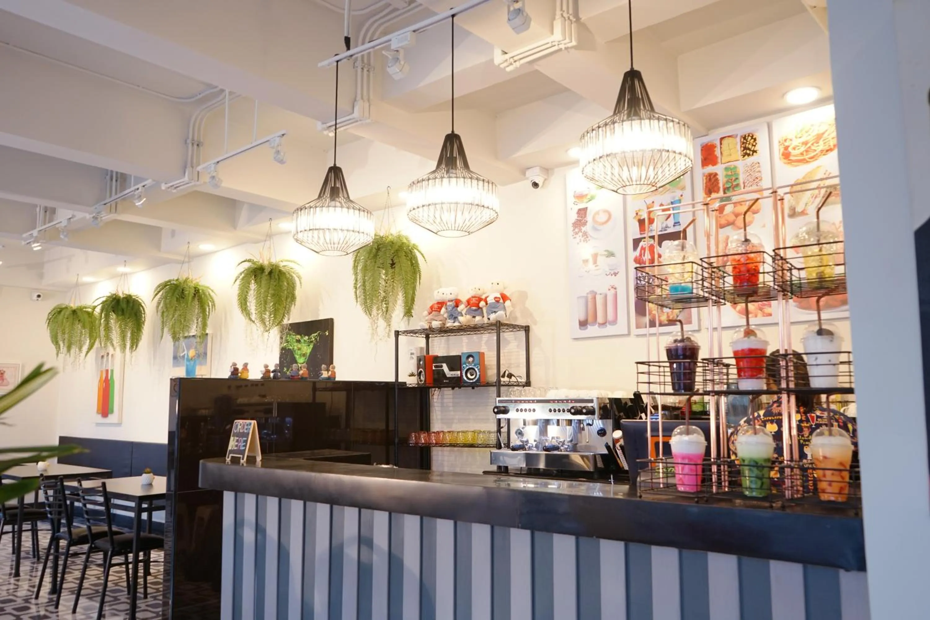 Restaurant/places to eat in Sabai Place Donmueang Airport