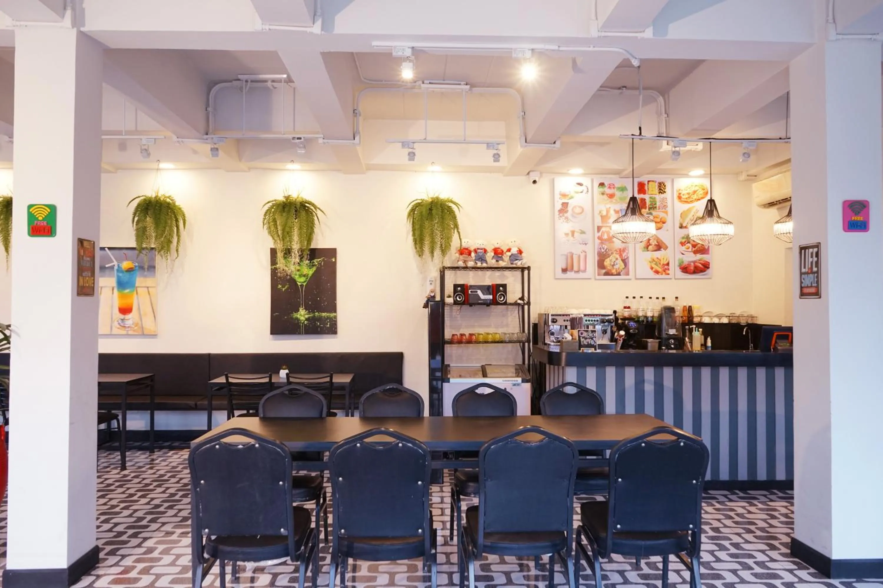 Restaurant/places to eat in Sabai Place Donmueang Airport