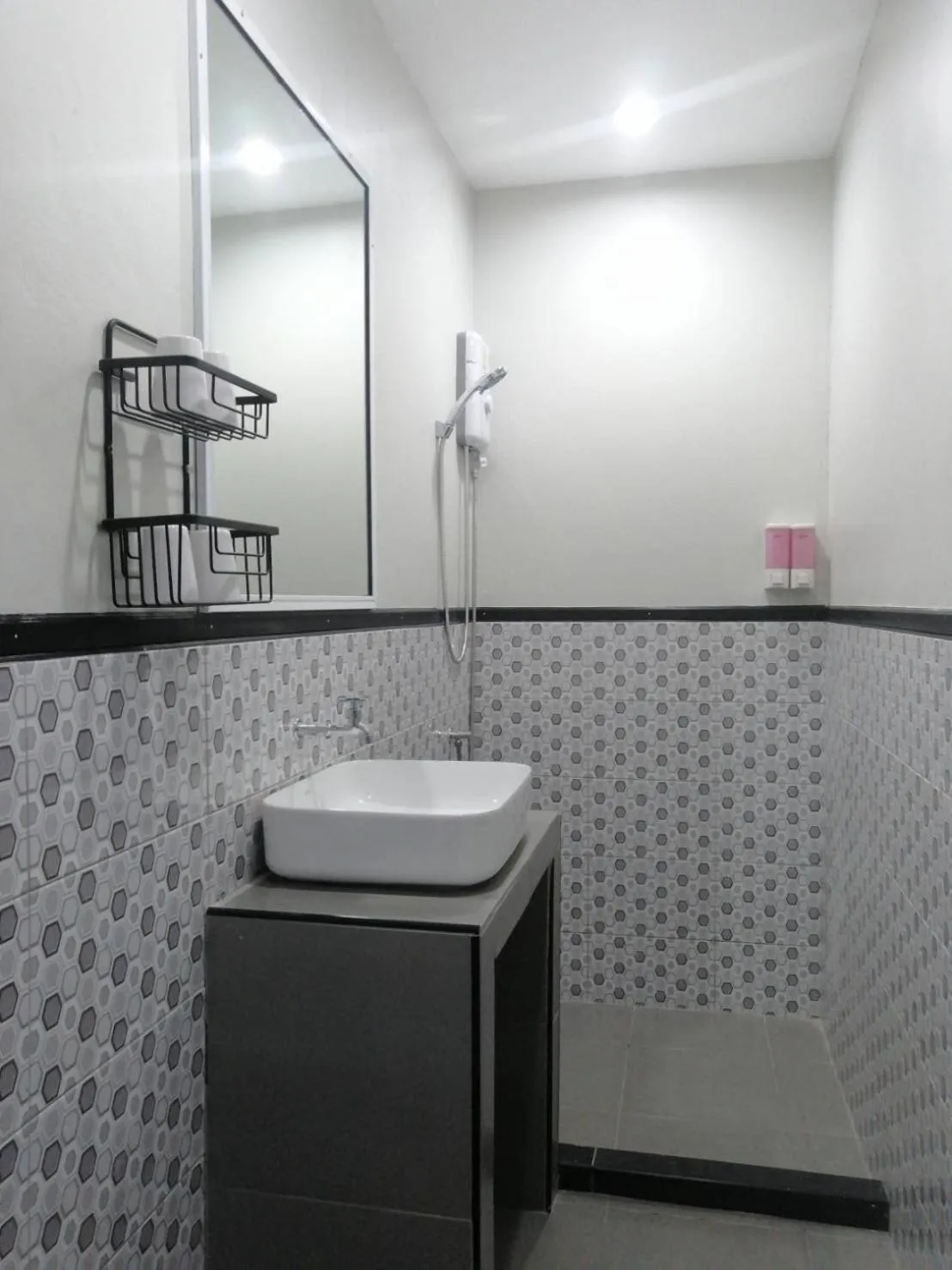 Shower in Sabai Place Donmueang Airport