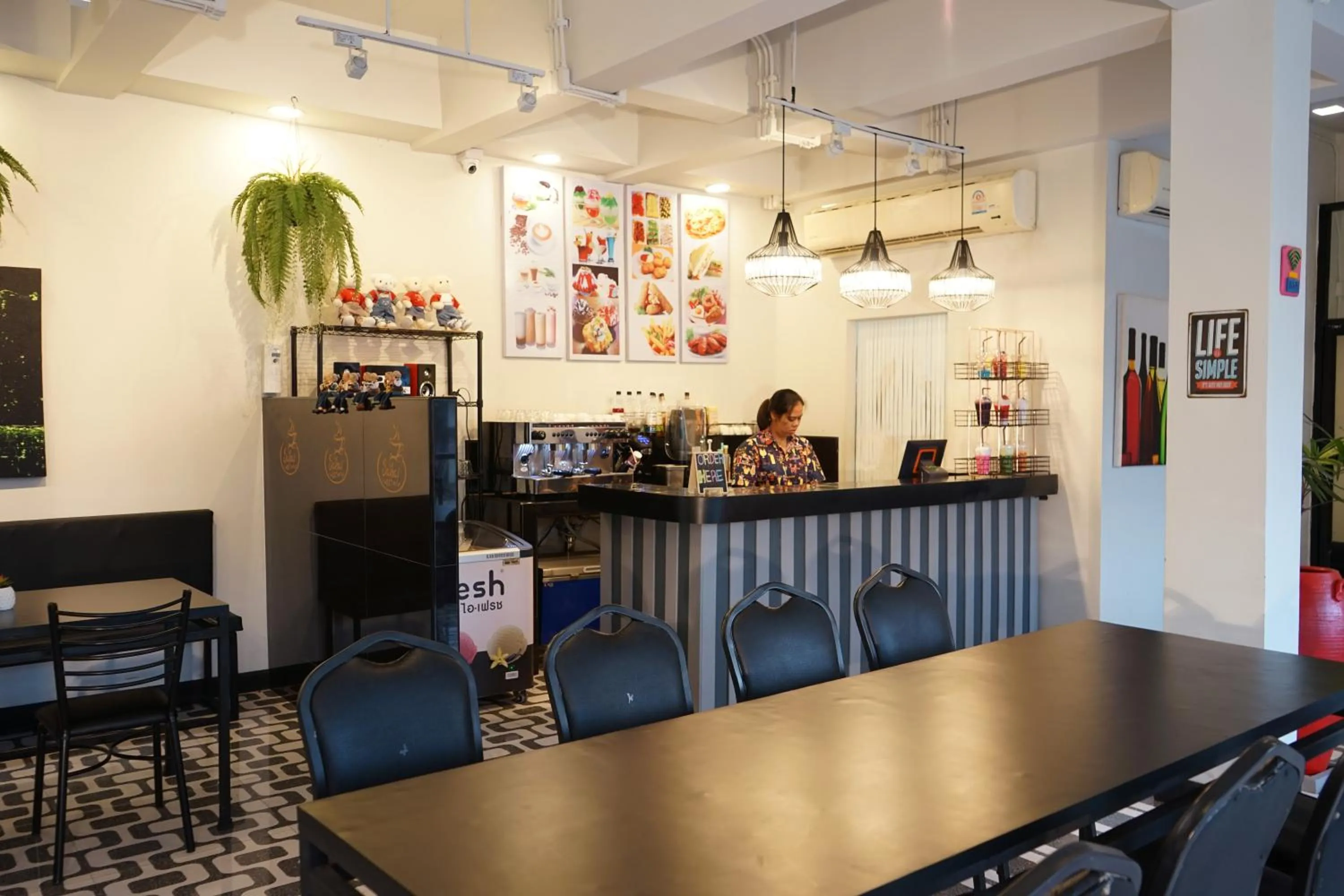 Restaurant/places to eat in Sabai Place Donmueang Airport