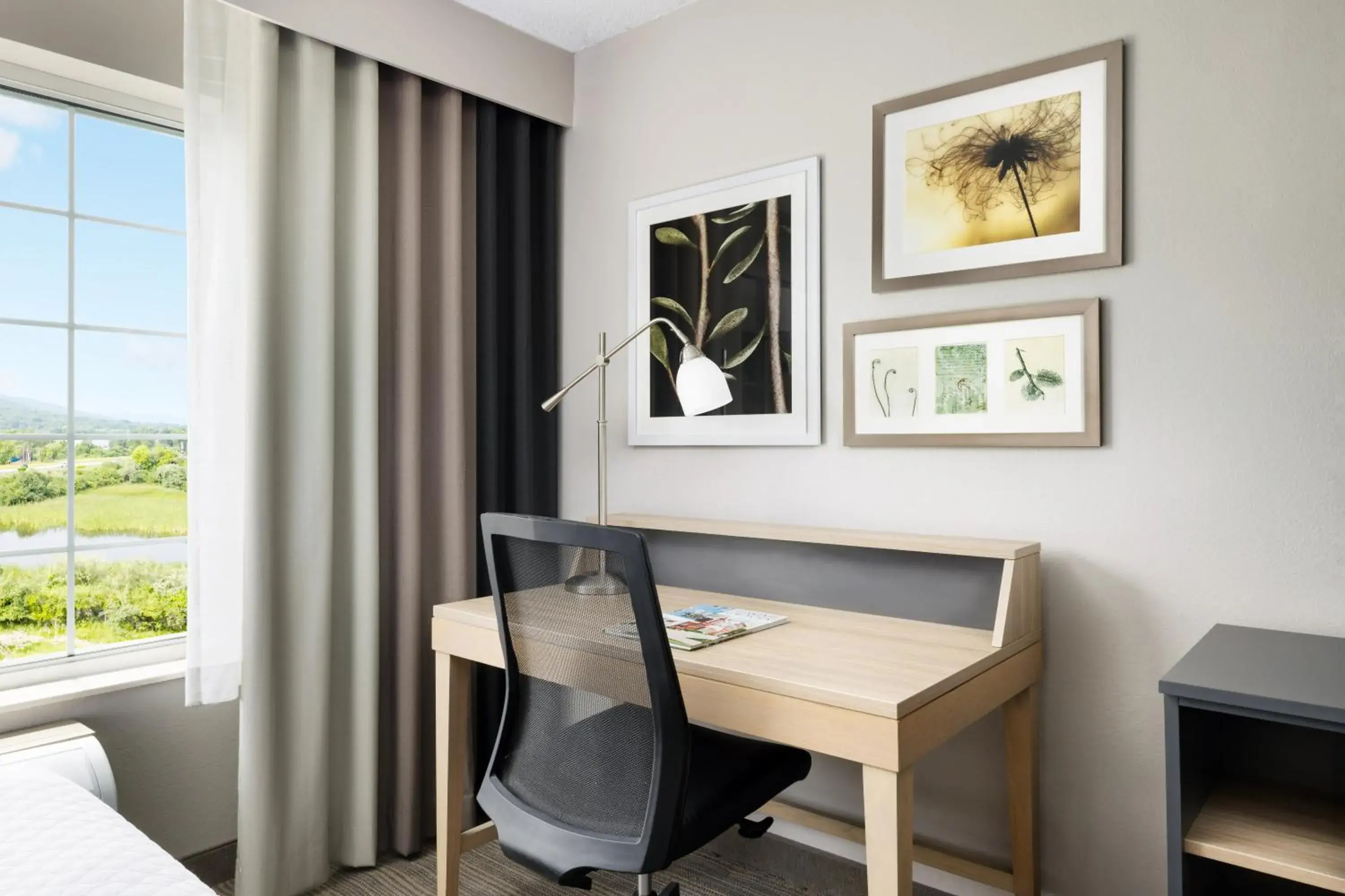 Queen Room with Two Queen Beds - Non-Smoking in Country Inn & Suites by Radisson, Big Flats (Elmira), NY Queen Room with Two Queen Beds - Non-Smoking in Country Inn & Suites by Radisson, Big Flats (Elmira), NY