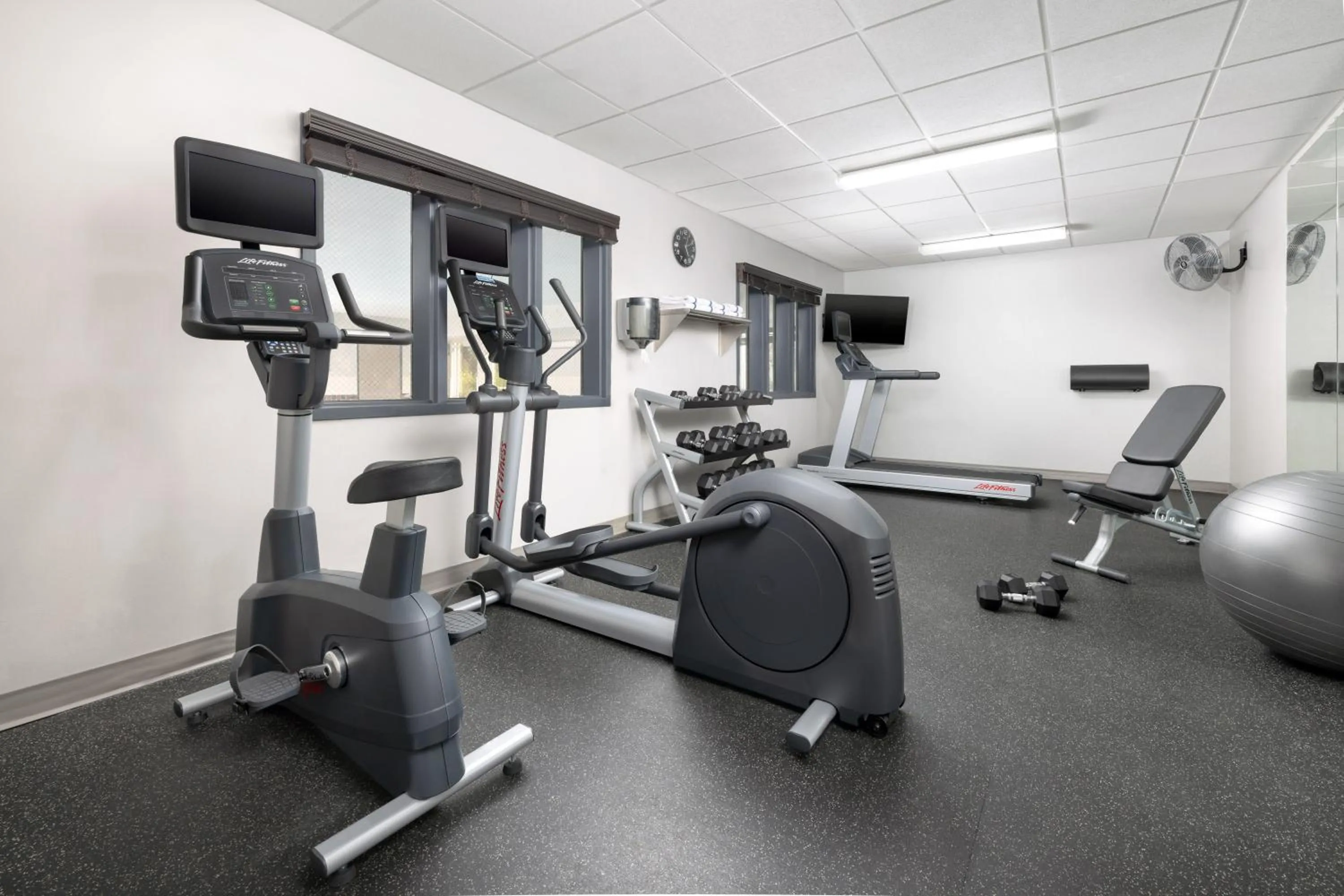 Fitness centre/facilities in Country Inn & Suites by Radisson, Big Flats (Elmira), NY