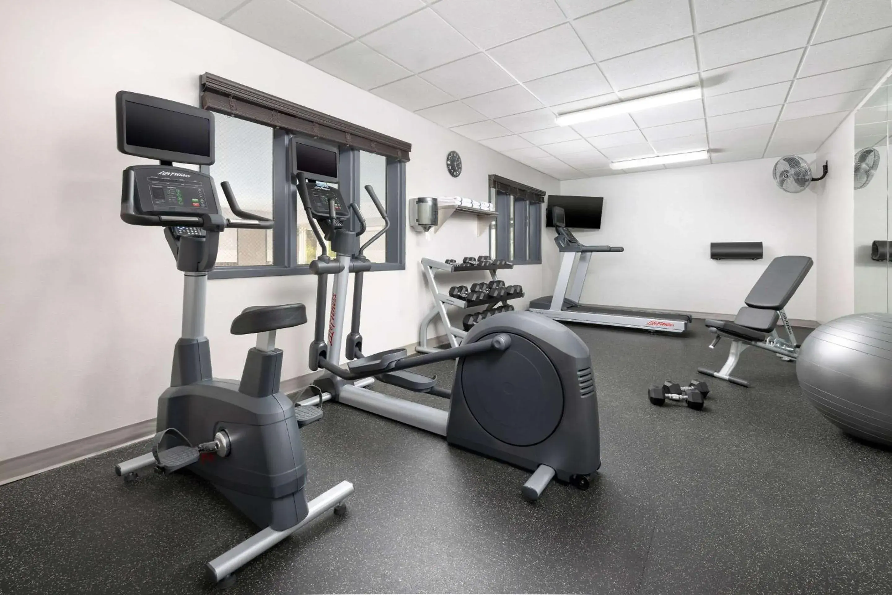Fitness centre/facilities in Country Inn & Suites by Radisson, Big Flats (Elmira), NY Fitness centre/facilities in Country Inn & Suites by Radisson, Big Flats (Elmira), NY
