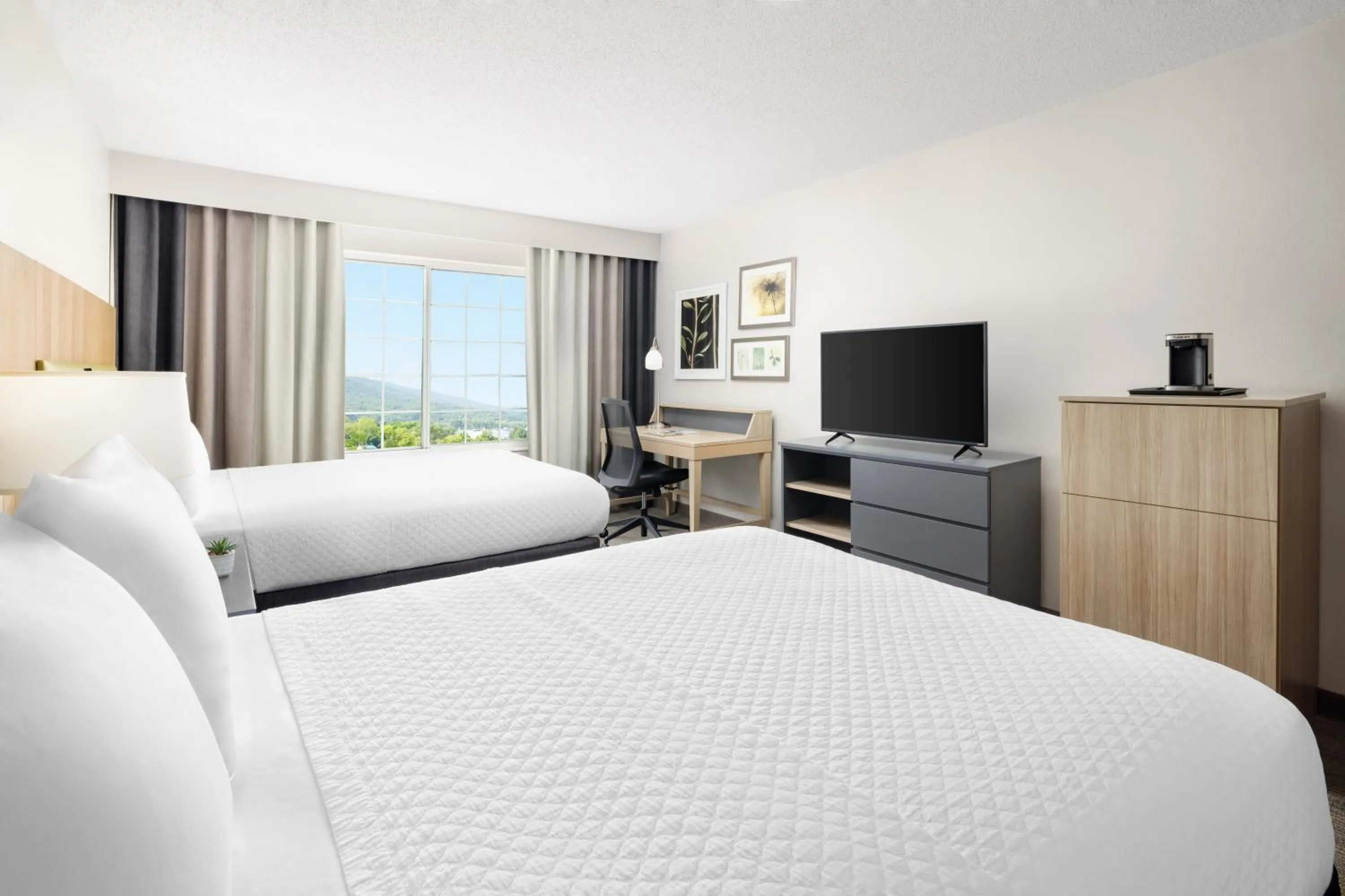 Bed in Country Inn & Suites by Radisson, Big Flats (Elmira), NY