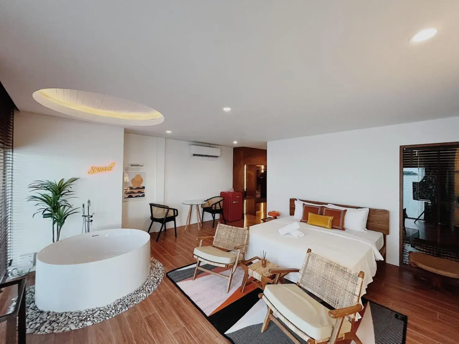 Bedroom, Bed in Rimtalay Resort Koh Larn Bedroom, Bed in Rimtalay Resort Koh Larn