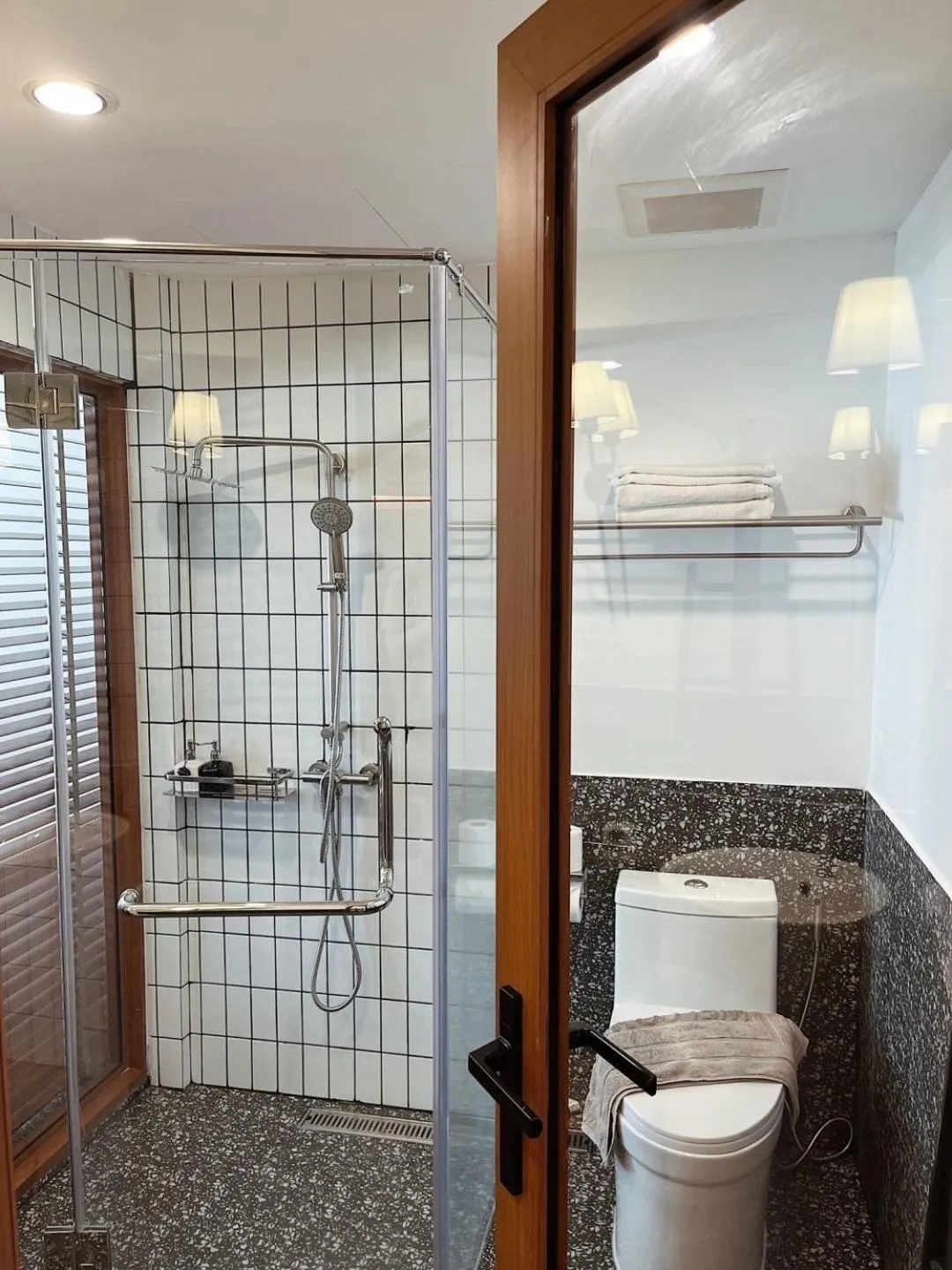 Toilet in Rimtalay Resort Koh Larn