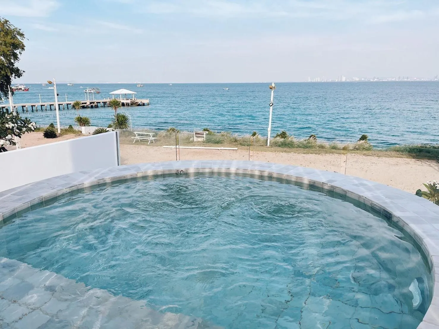 Bath in Rimtalay Resort Koh Larn