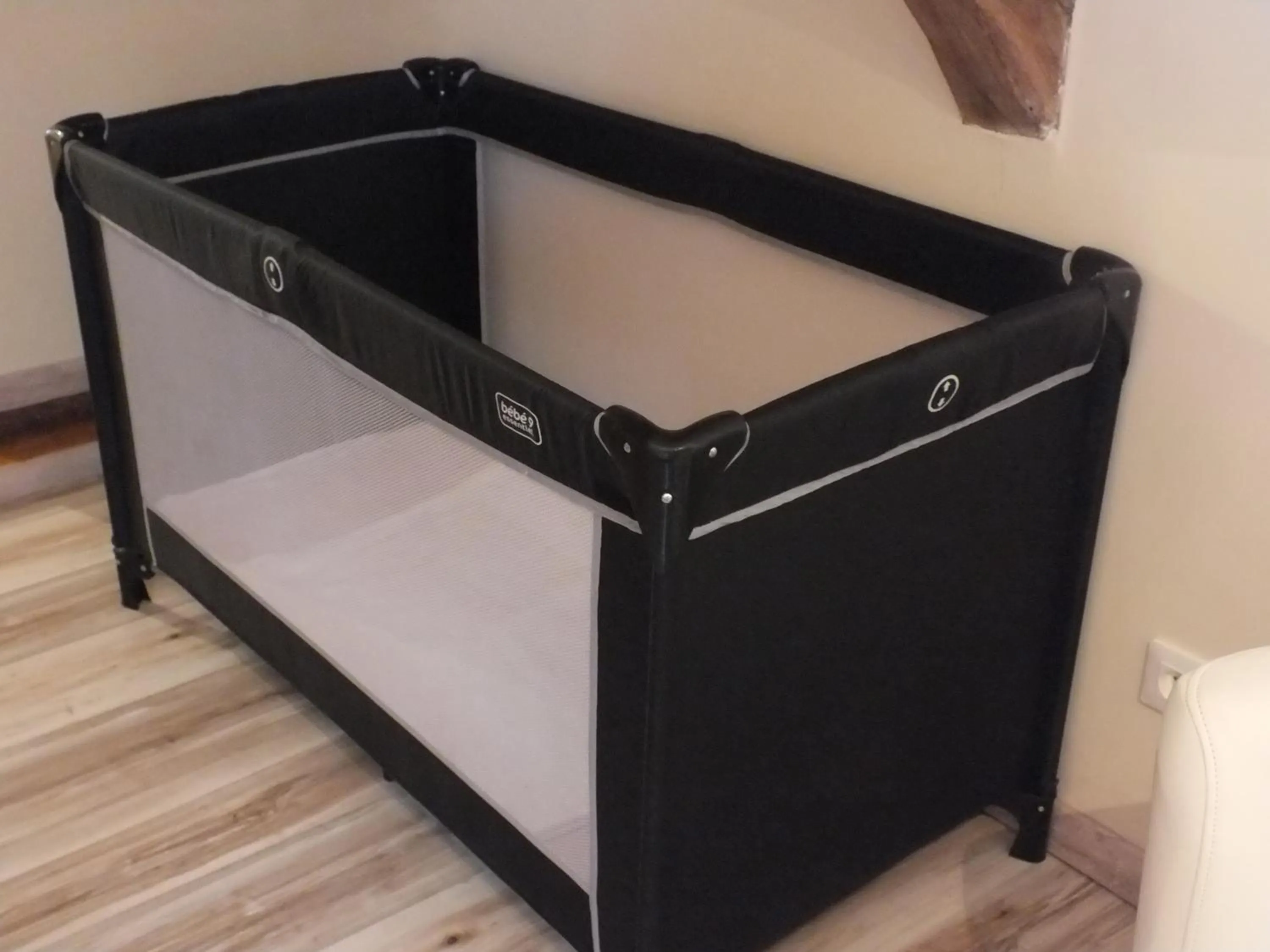 cot, Bed in Country B&B