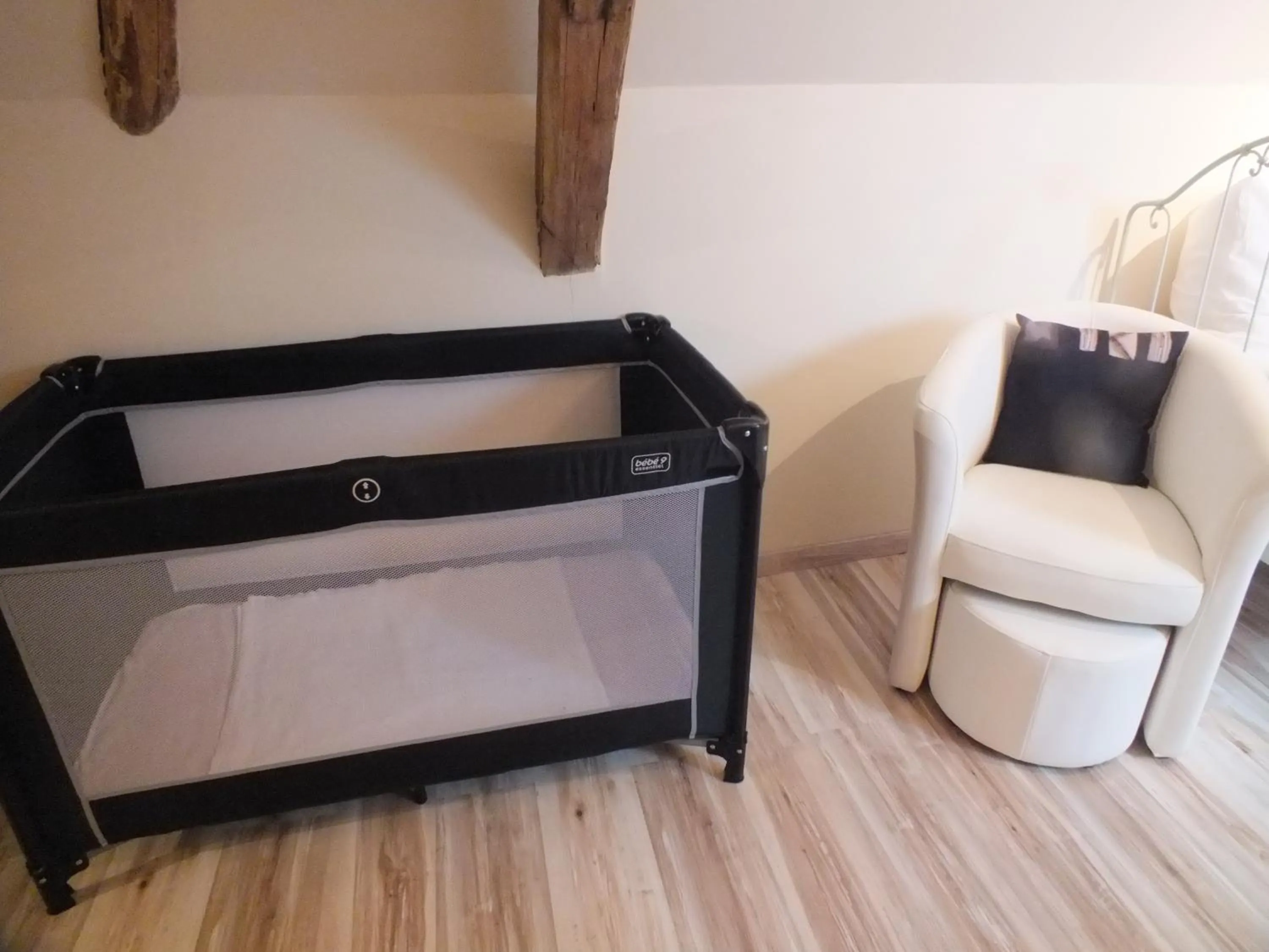 cot, Bed in Country B&B