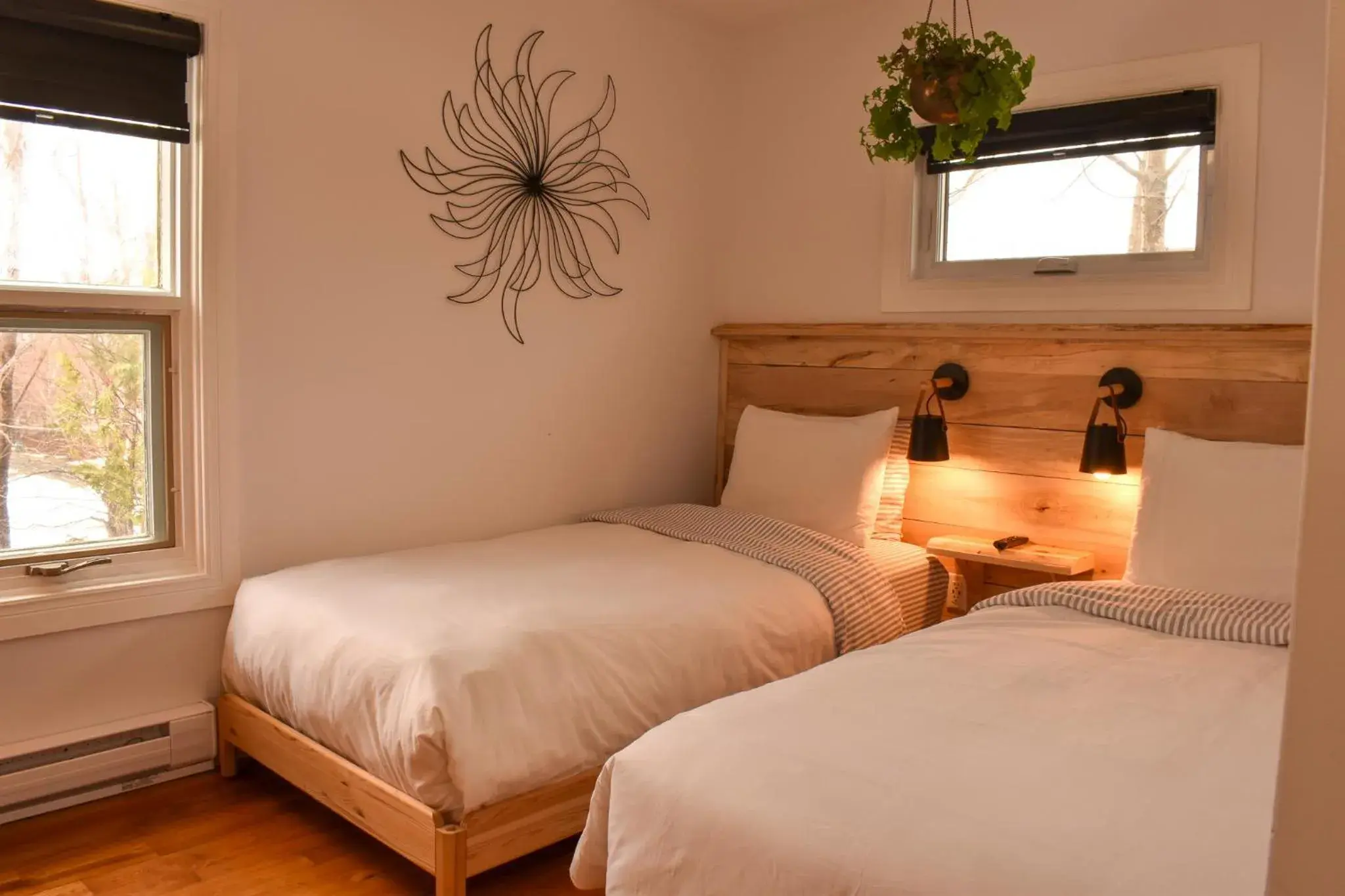 Family Double Room in Complexe d'hébergement la Maison touristique Dugas Family Double Room in Complexe d'hébergement la Maison touristique Dugas