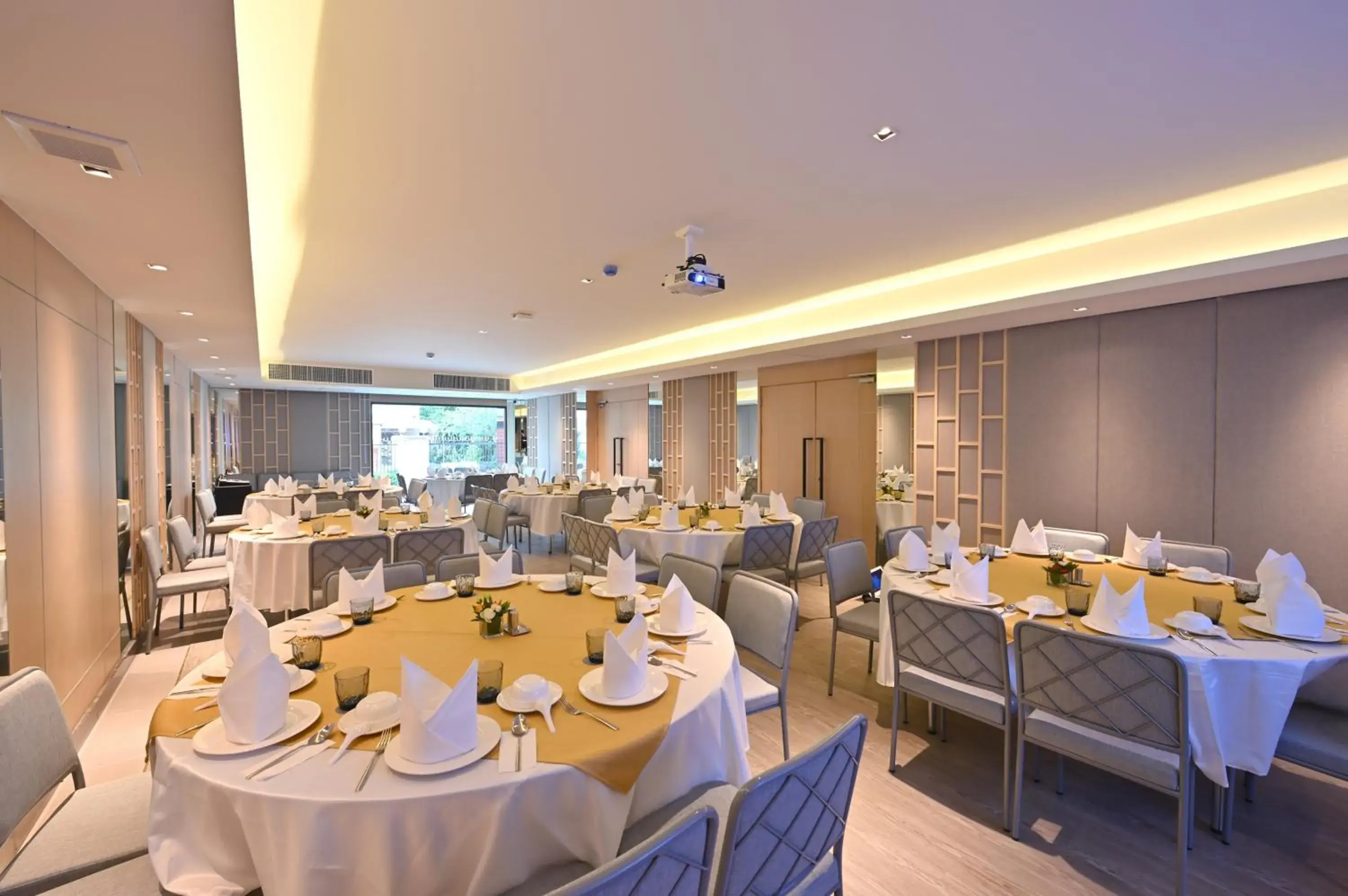 Restaurant/places to eat in M Pattaya Hotel - SHA Extra Plus Restaurant/places to eat in M Pattaya Hotel - SHA Extra Plus