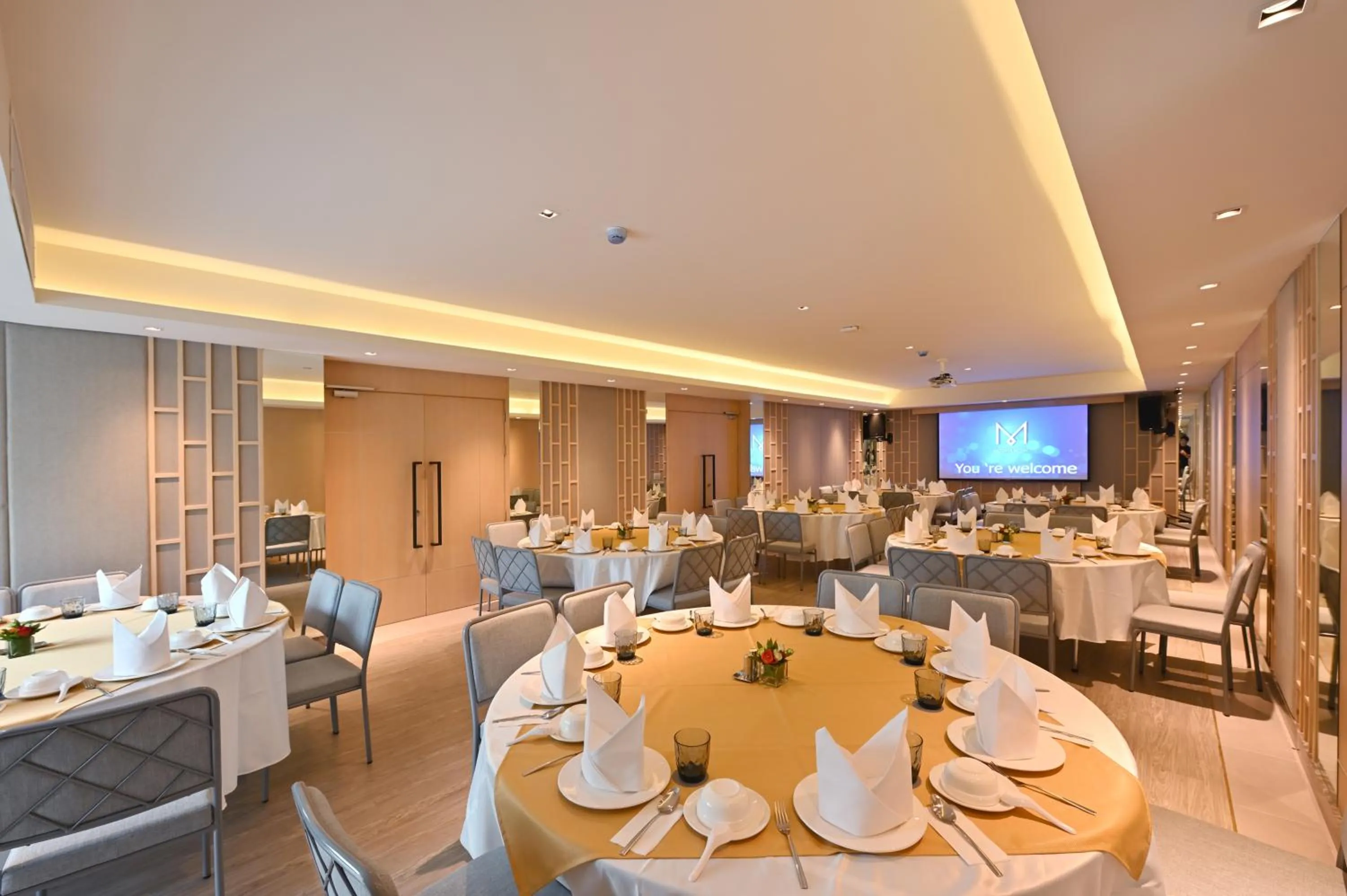 Restaurant/places to eat in M Pattaya Hotel - SHA Extra Plus