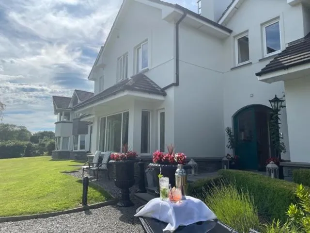 Loch Lein Country House