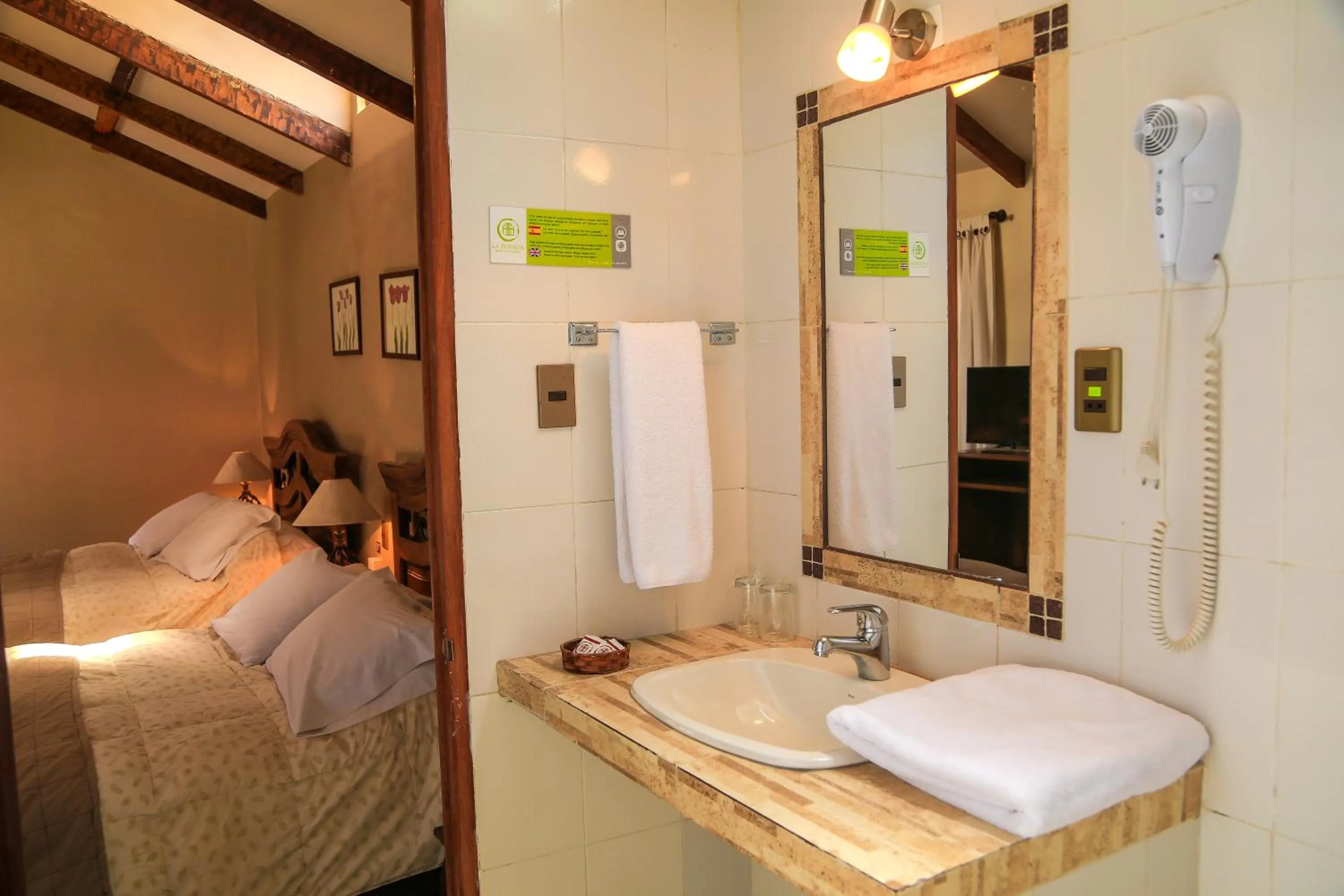 Bathroom, Bed in Hotel Boutique La Posada