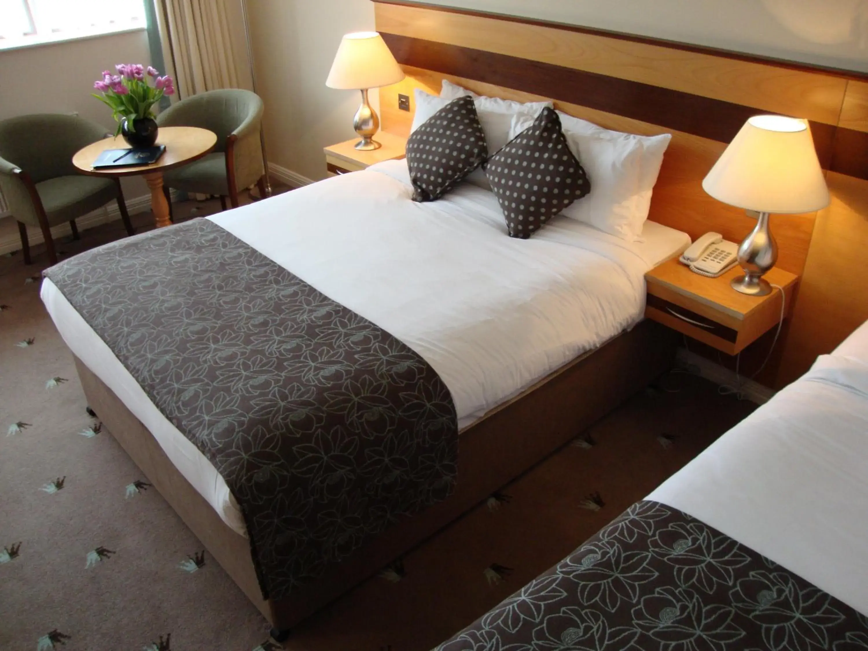 Photo of the whole room, Bed in Ard Ri House Hotel