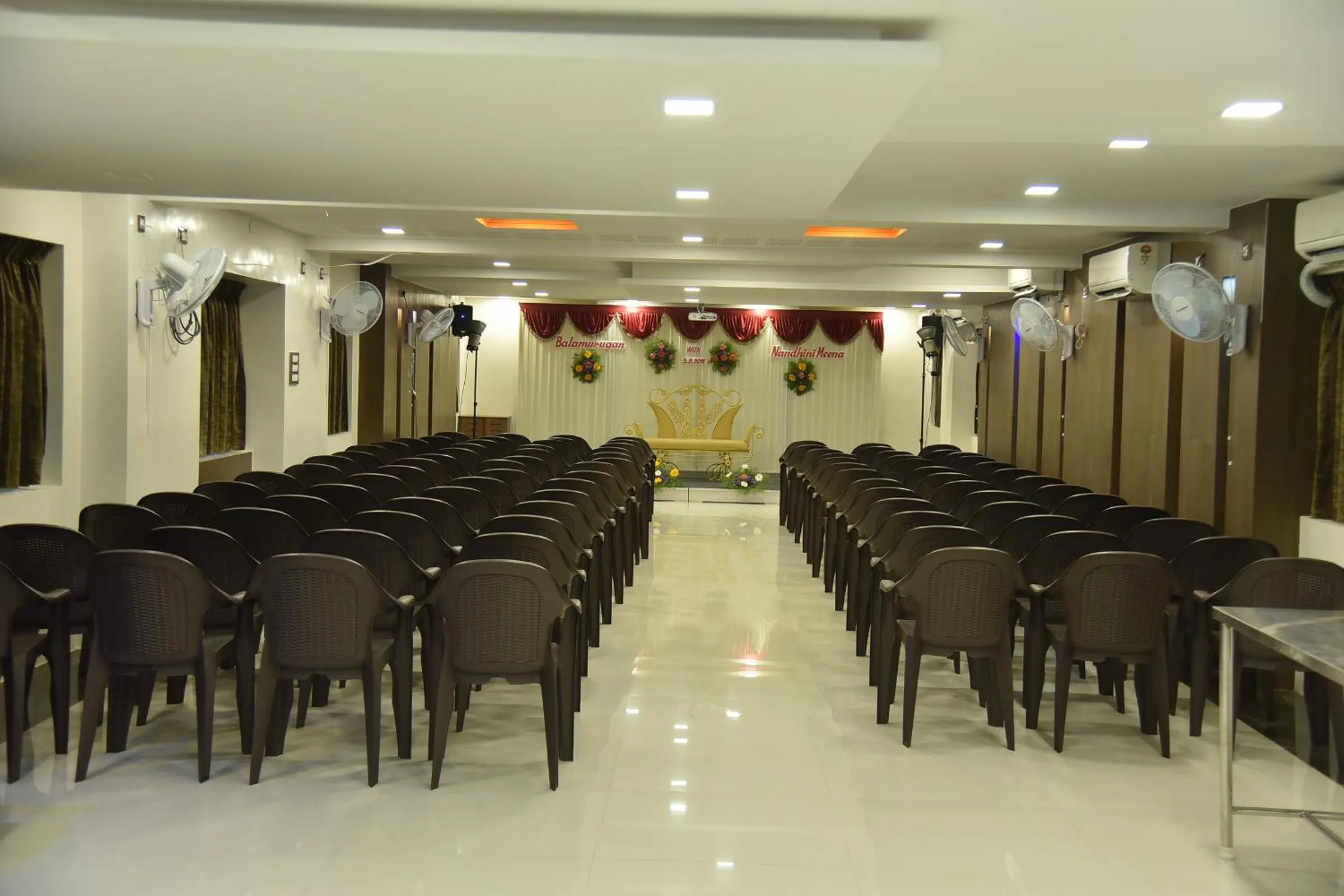 Banquet/Function facilities in Santhoshpuri