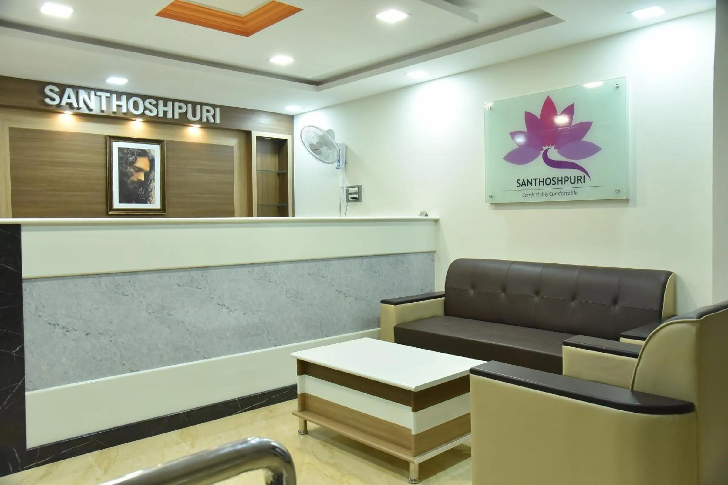 Lobby or reception in Santhoshpuri