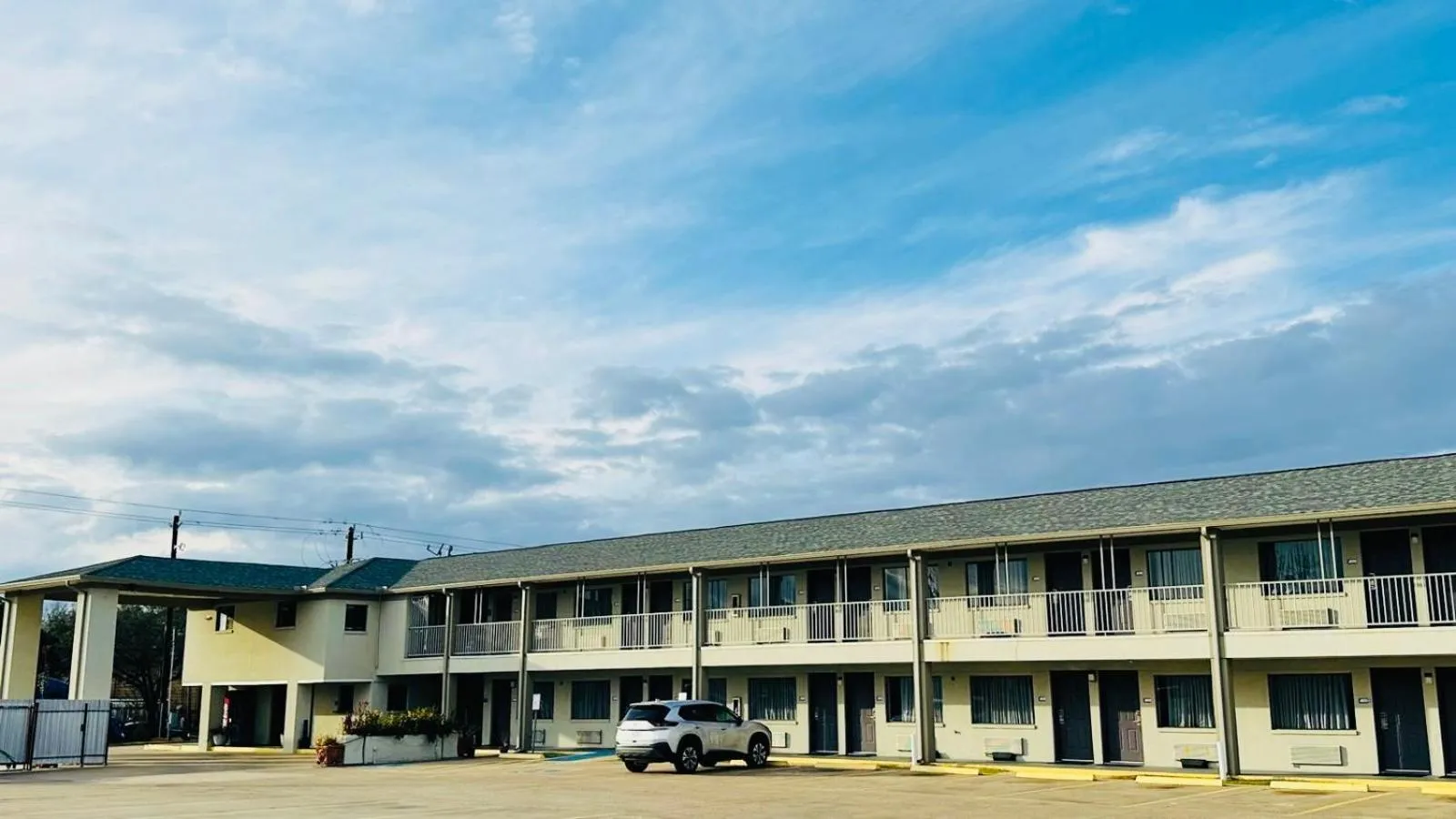 Property building in Executive Inn and Suites Houston