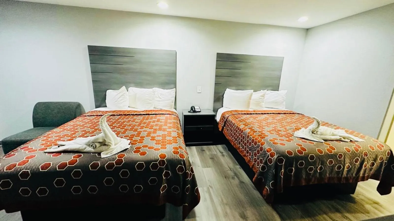 Bed in Executive Inn and Suites Houston