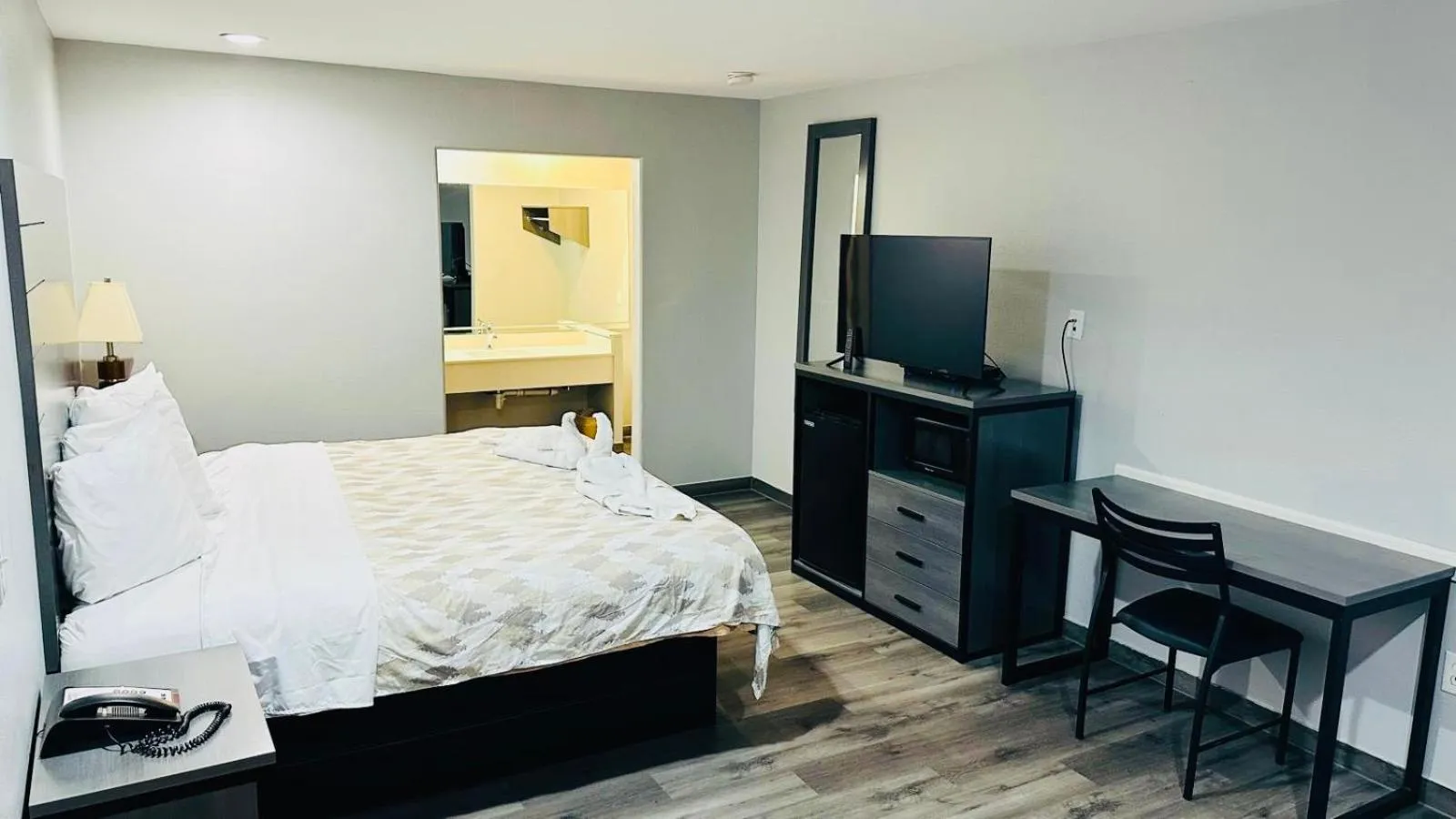 Bedroom, Bed in Executive Inn and Suites Houston