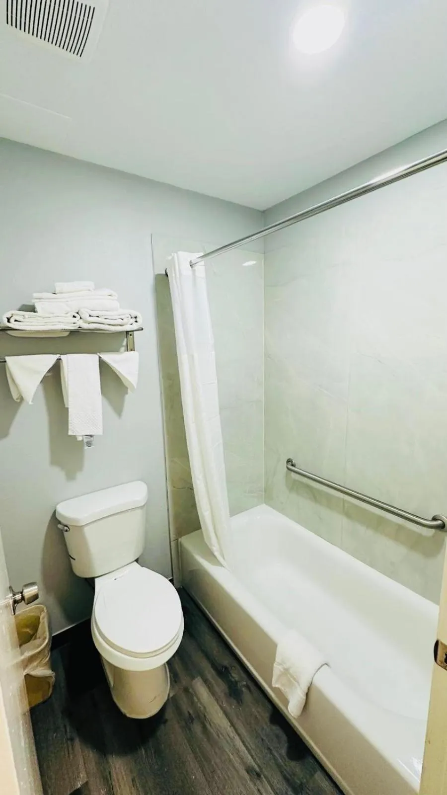 Shower in Executive Inn and Suites Houston