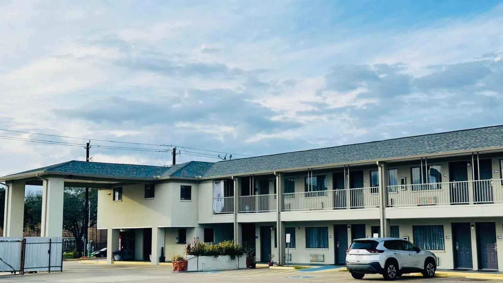 Property building in Executive Inn and Suites Houston