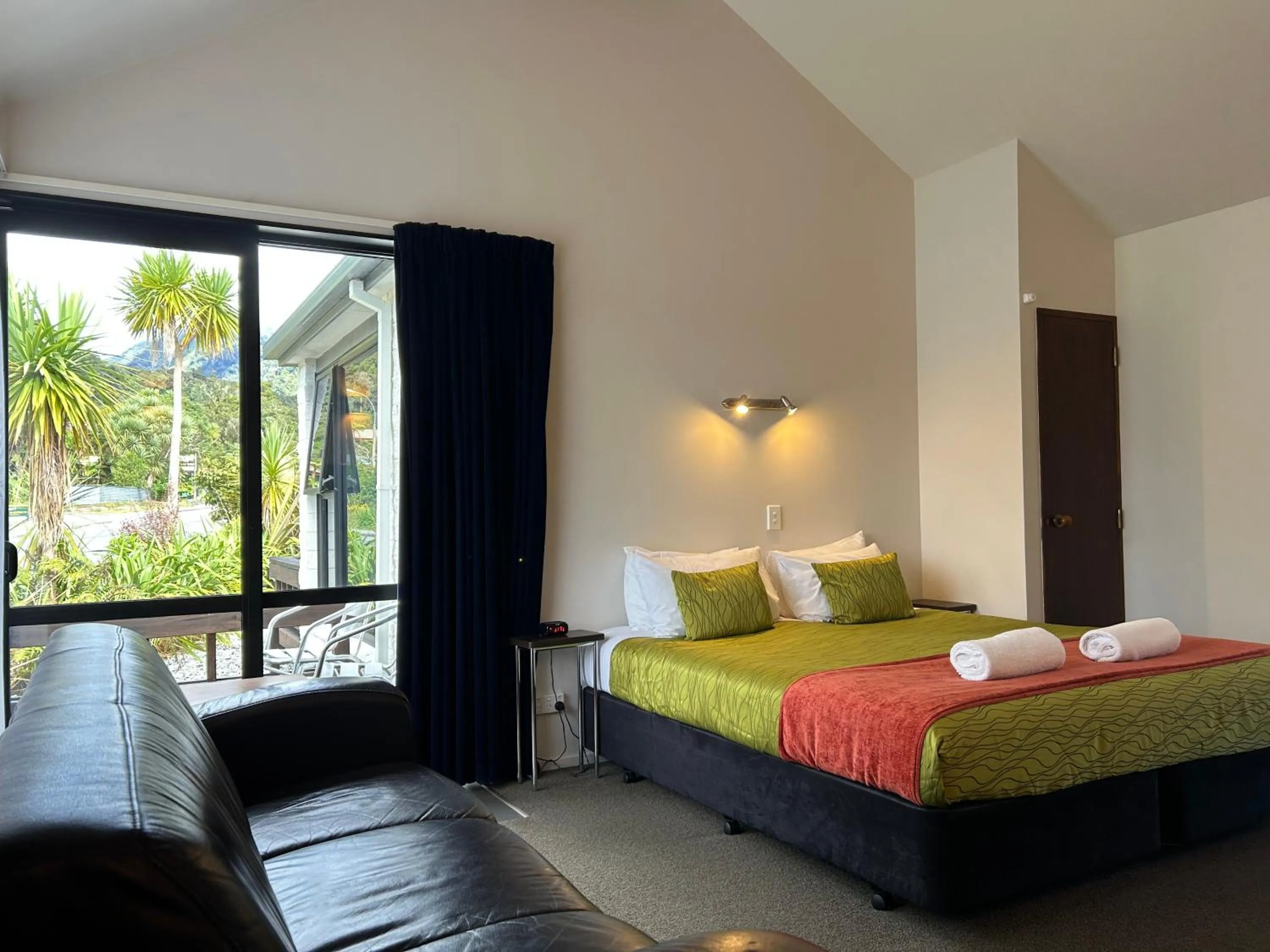 Bed in Alpine Glacier Motel