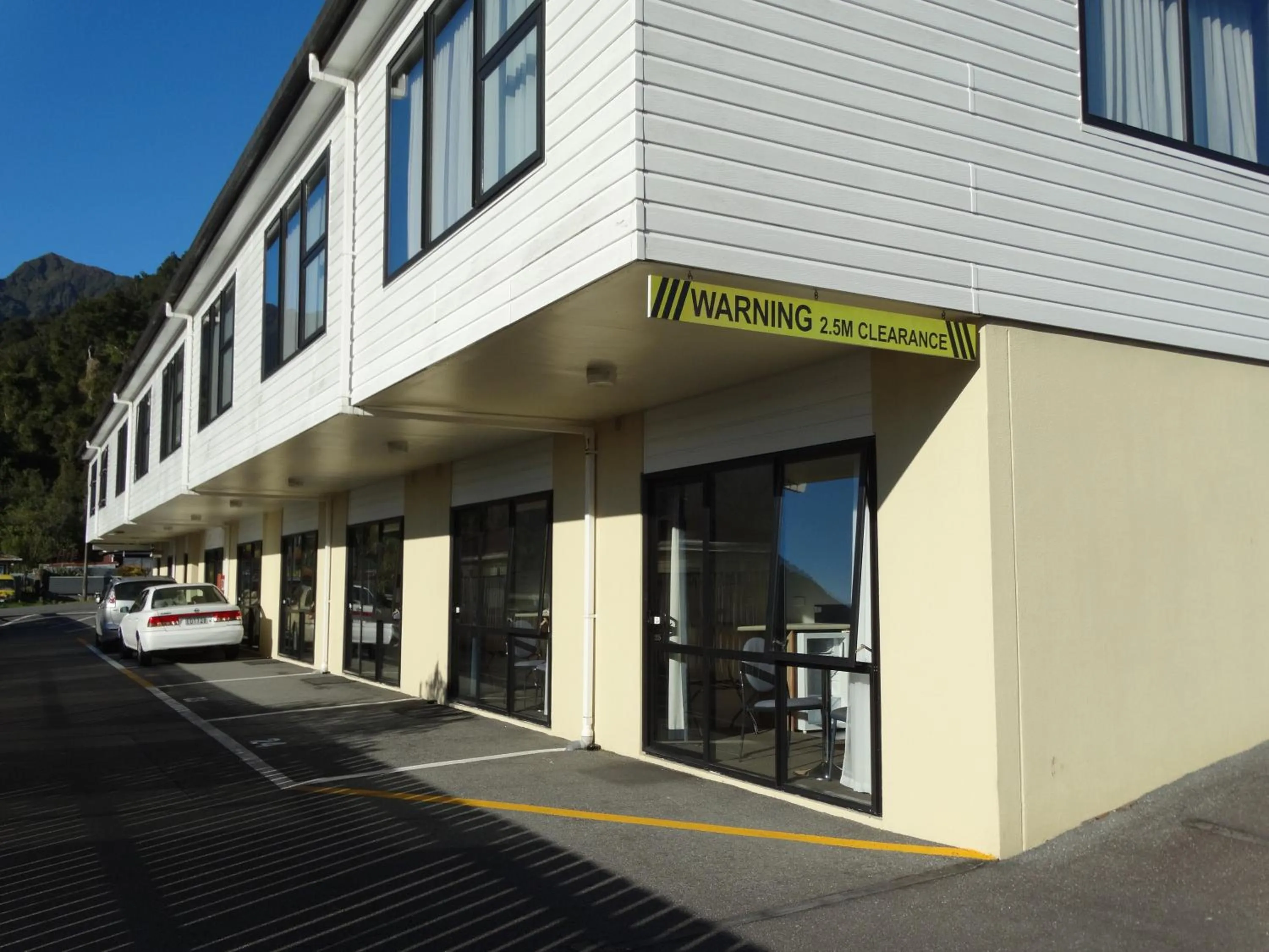 Property building in Alpine Glacier Motel