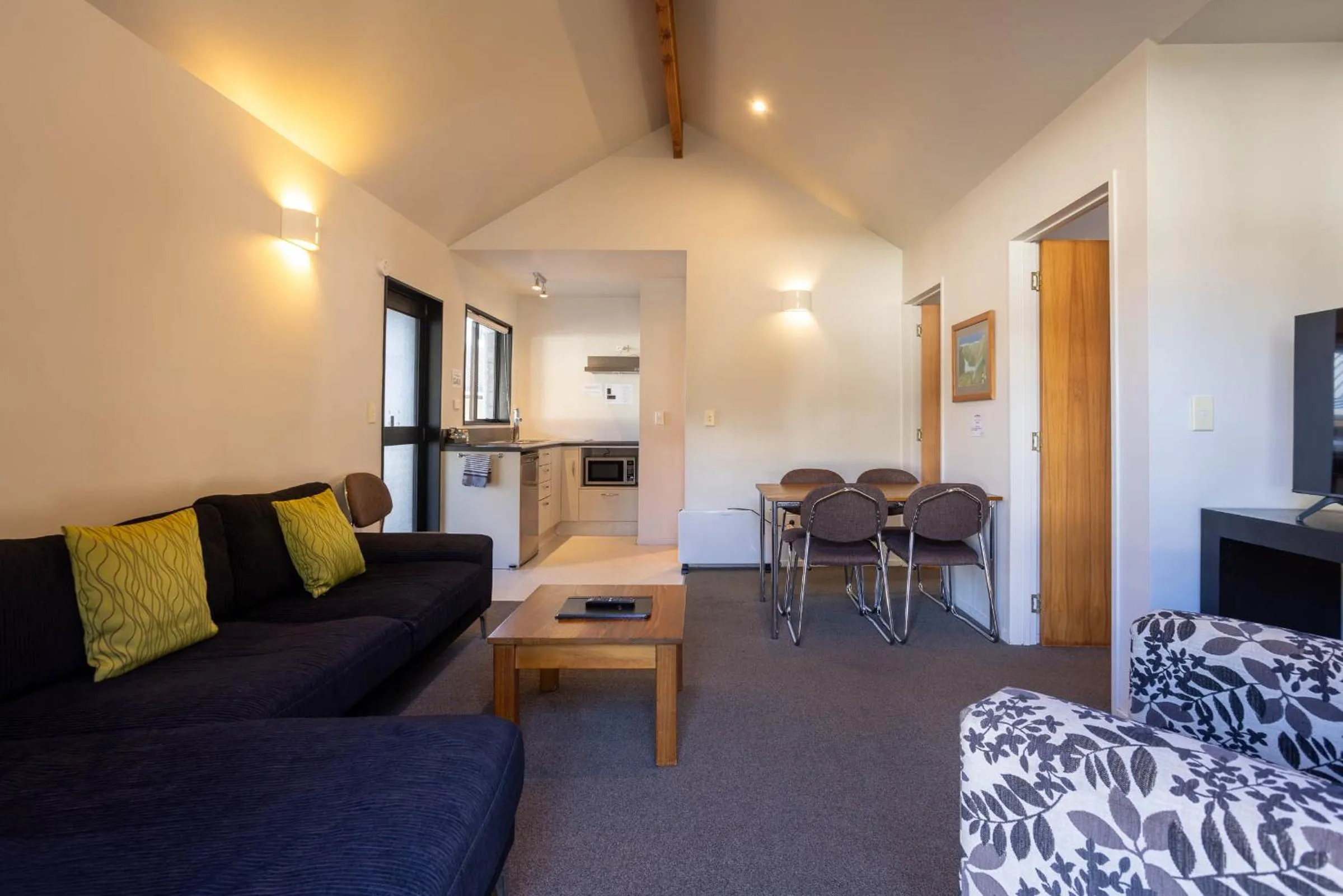 Living room in Alpine Glacier Motel