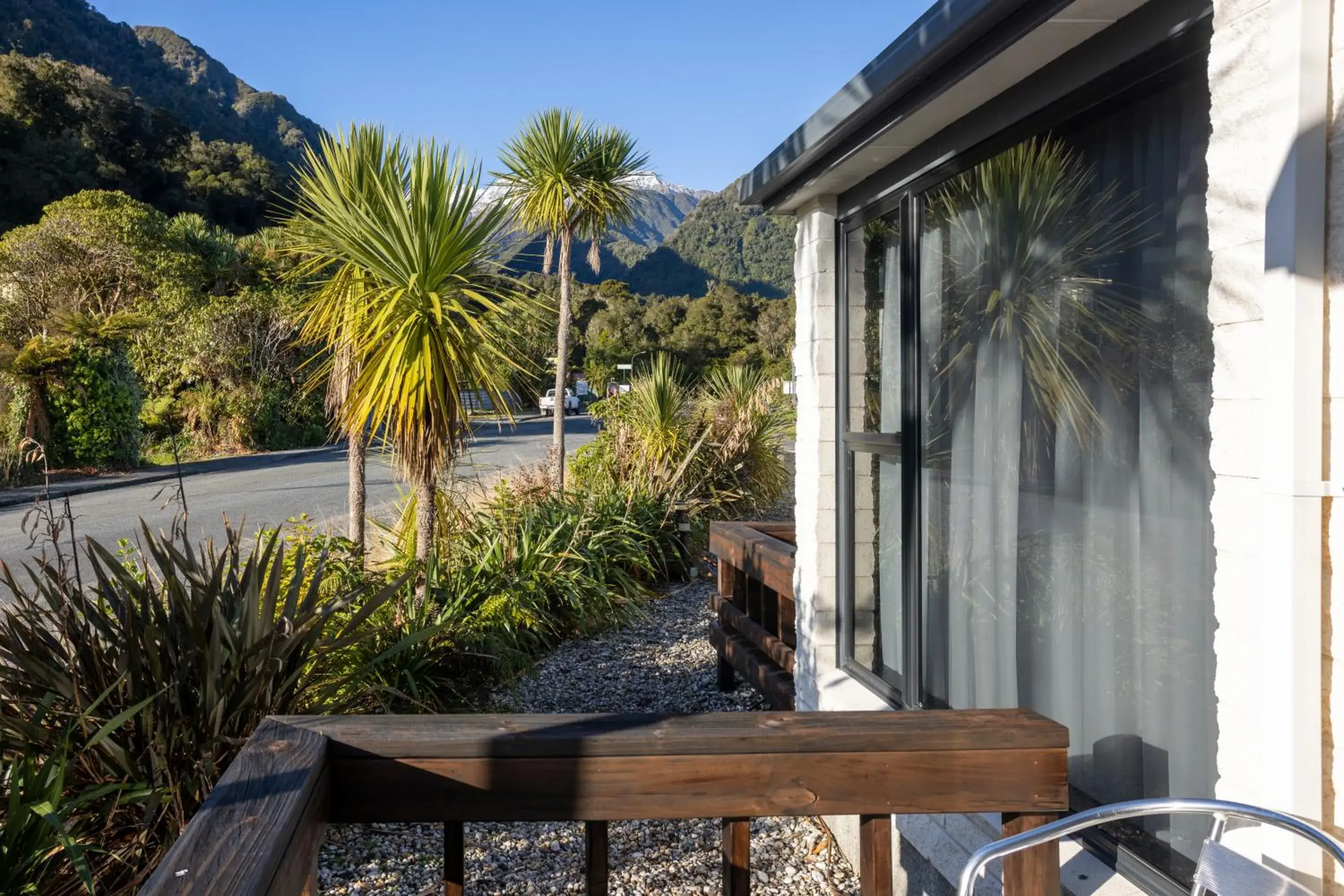 Mountain view in Alpine Glacier Motel Mountain view in Alpine Glacier Motel