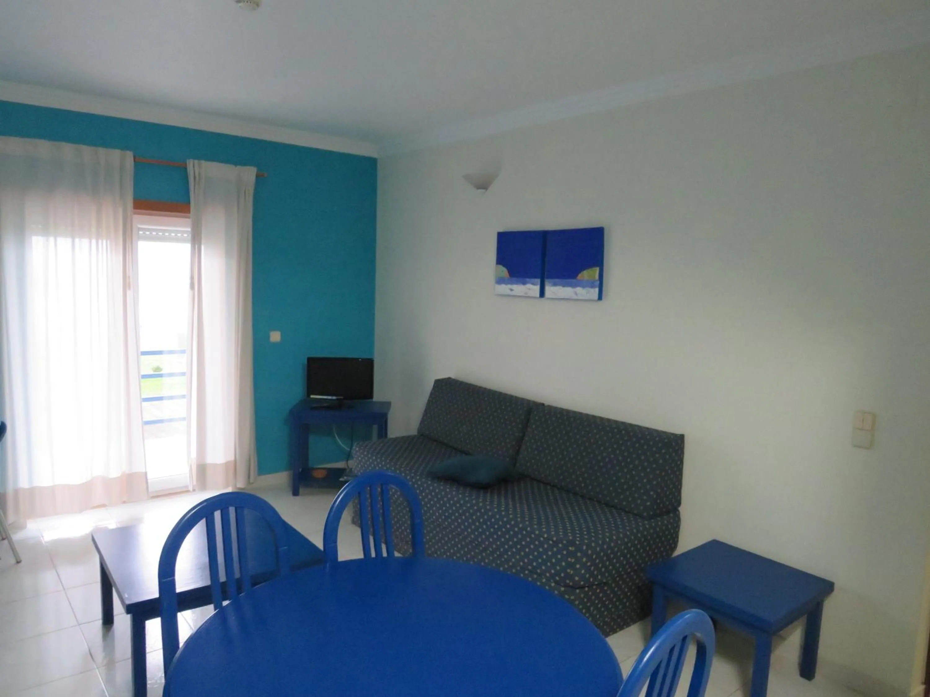 Communal lounge/ TV room in Hotel Apartamento Praia Azul