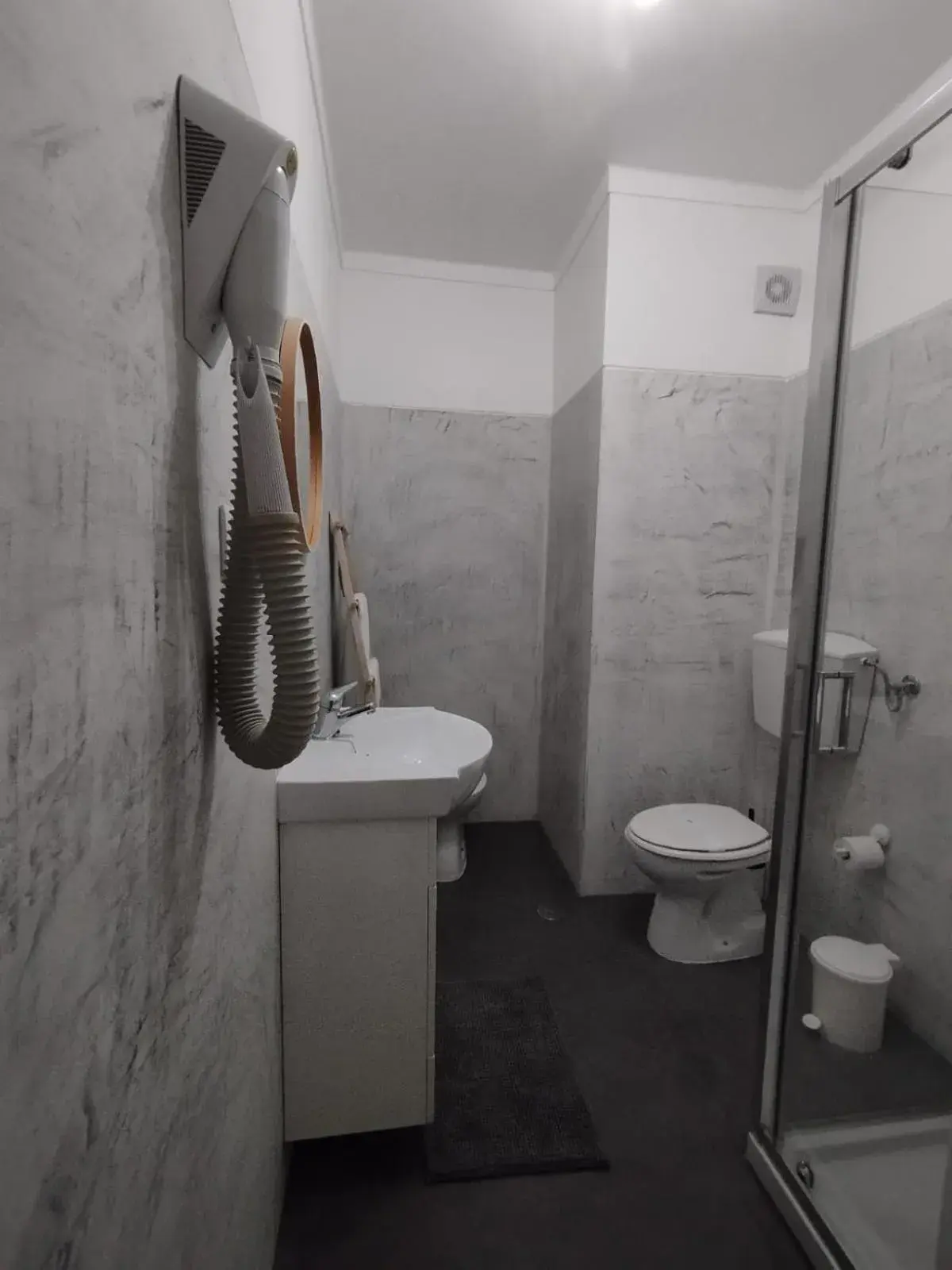 Bathroom in Hotel Apartamento Praia Azul Bathroom in Hotel Apartamento Praia Azul