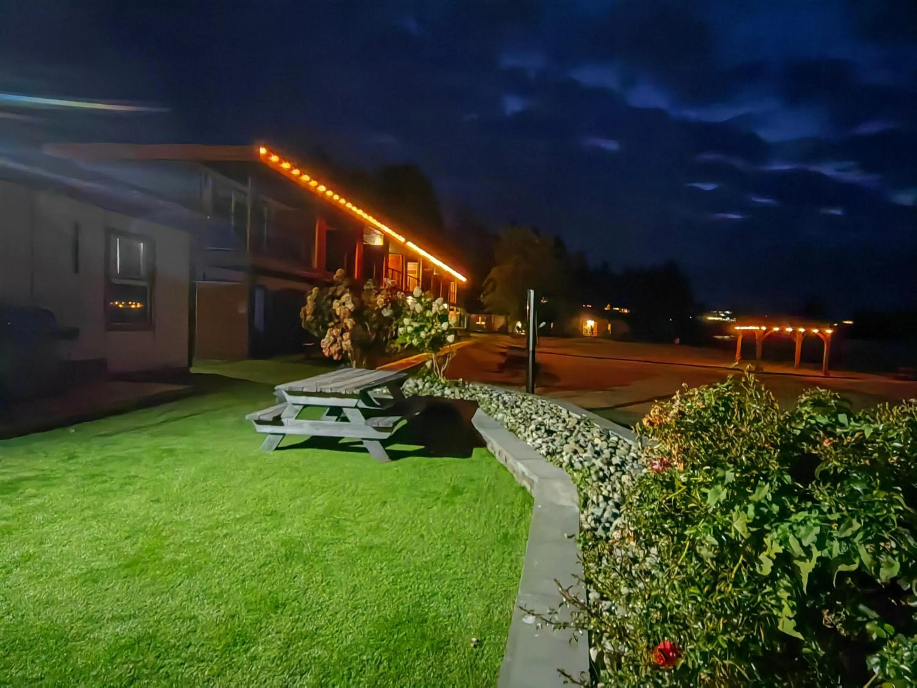 Sea Edge Beachside Hotel