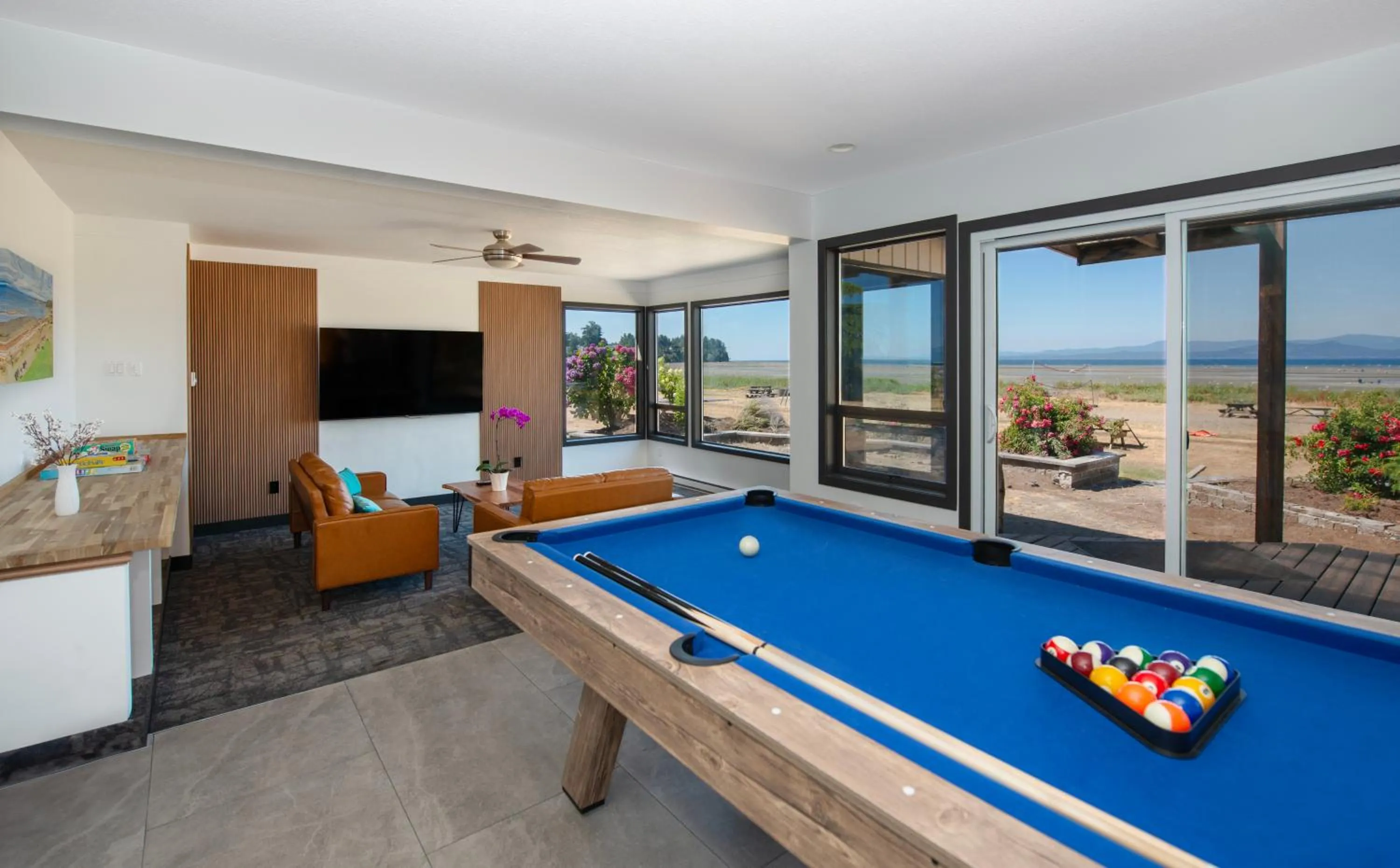 Billiard in Sea Edge Beachside Hotel