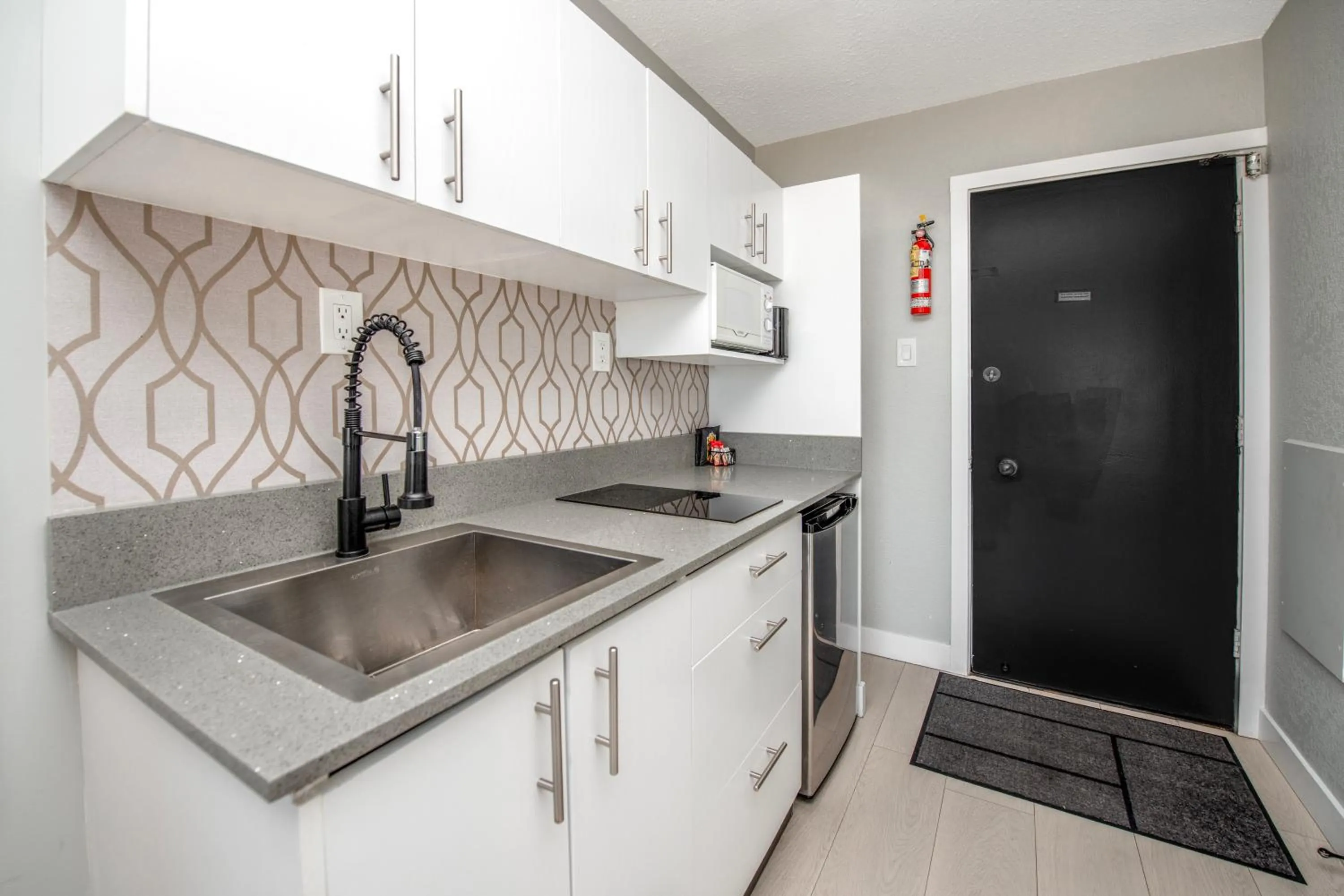 Kitchen or kitchenette in Sea Edge Beachside Hotel