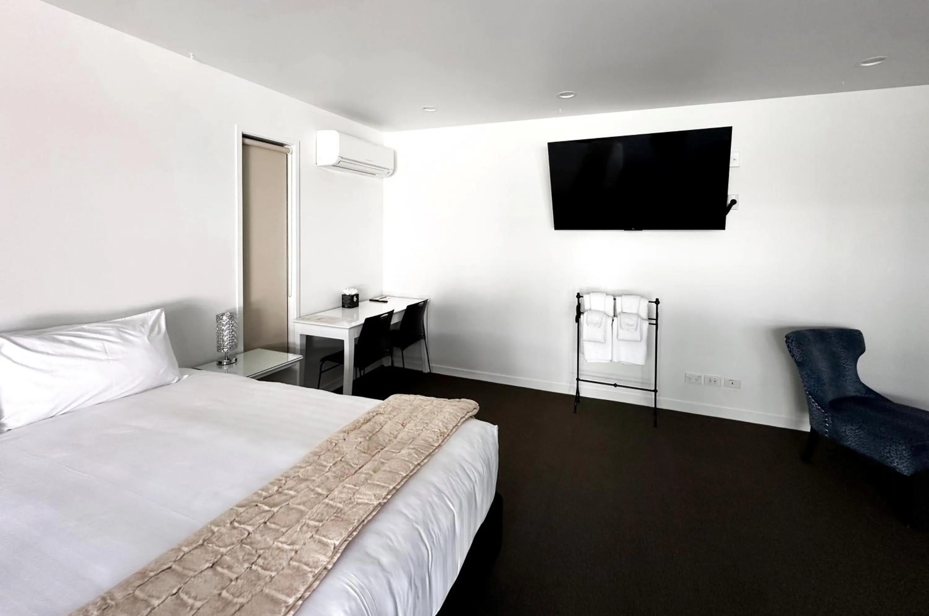 Bed in Delorenzo Studio Apartments