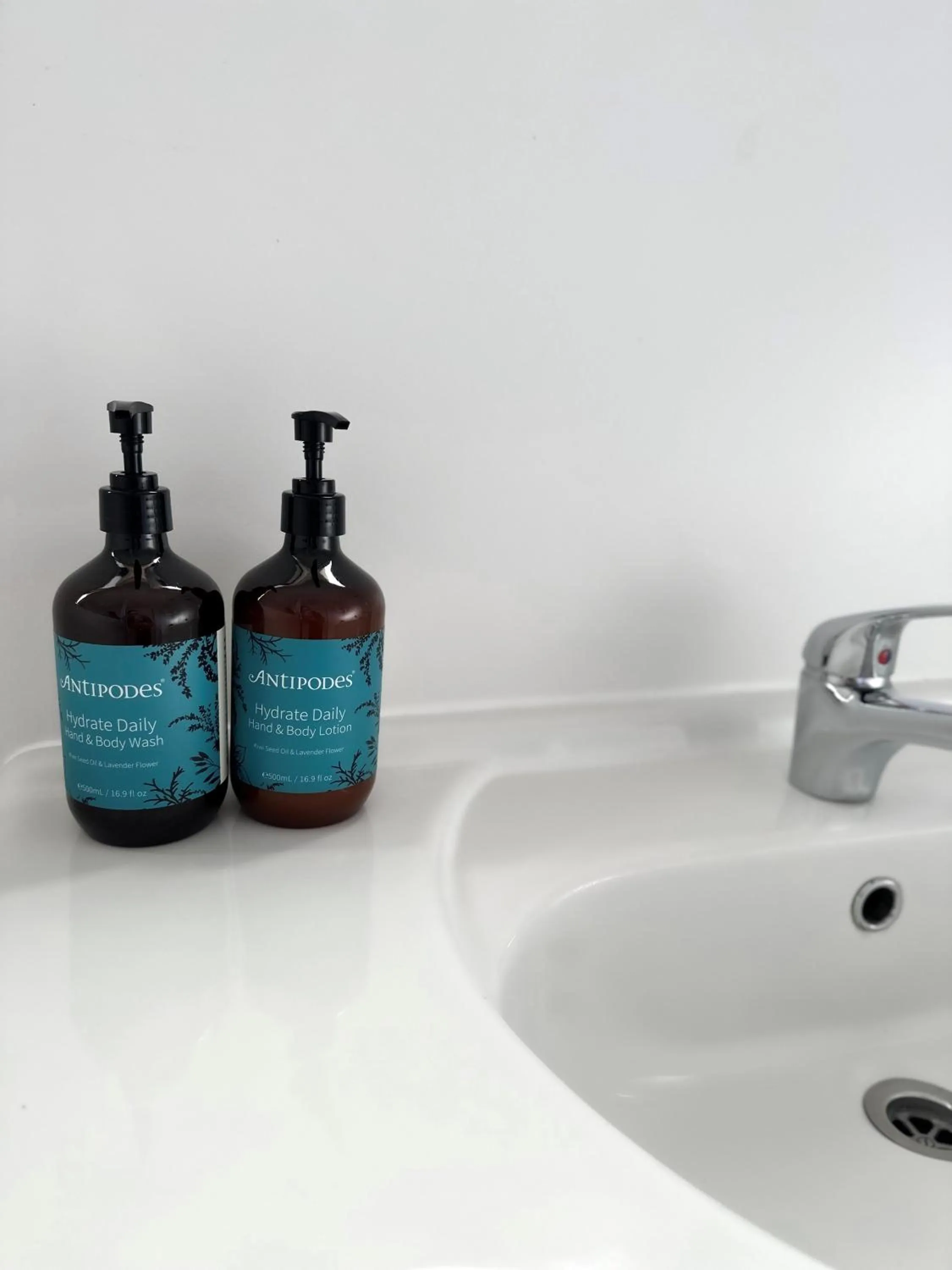 Bathroom in Delorenzo Studio Apartments